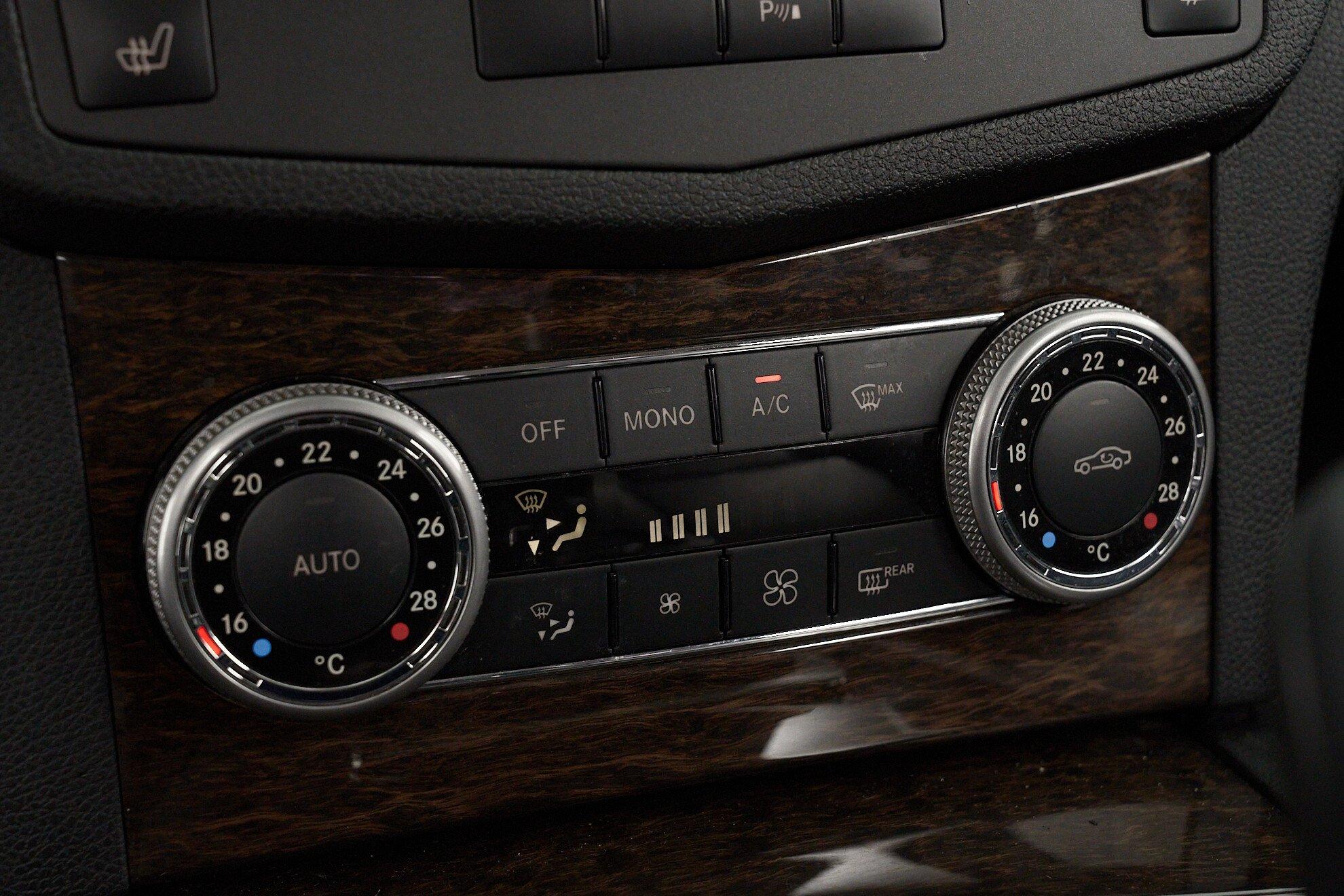 Mercedes-Benz C-Класс 2010, черный