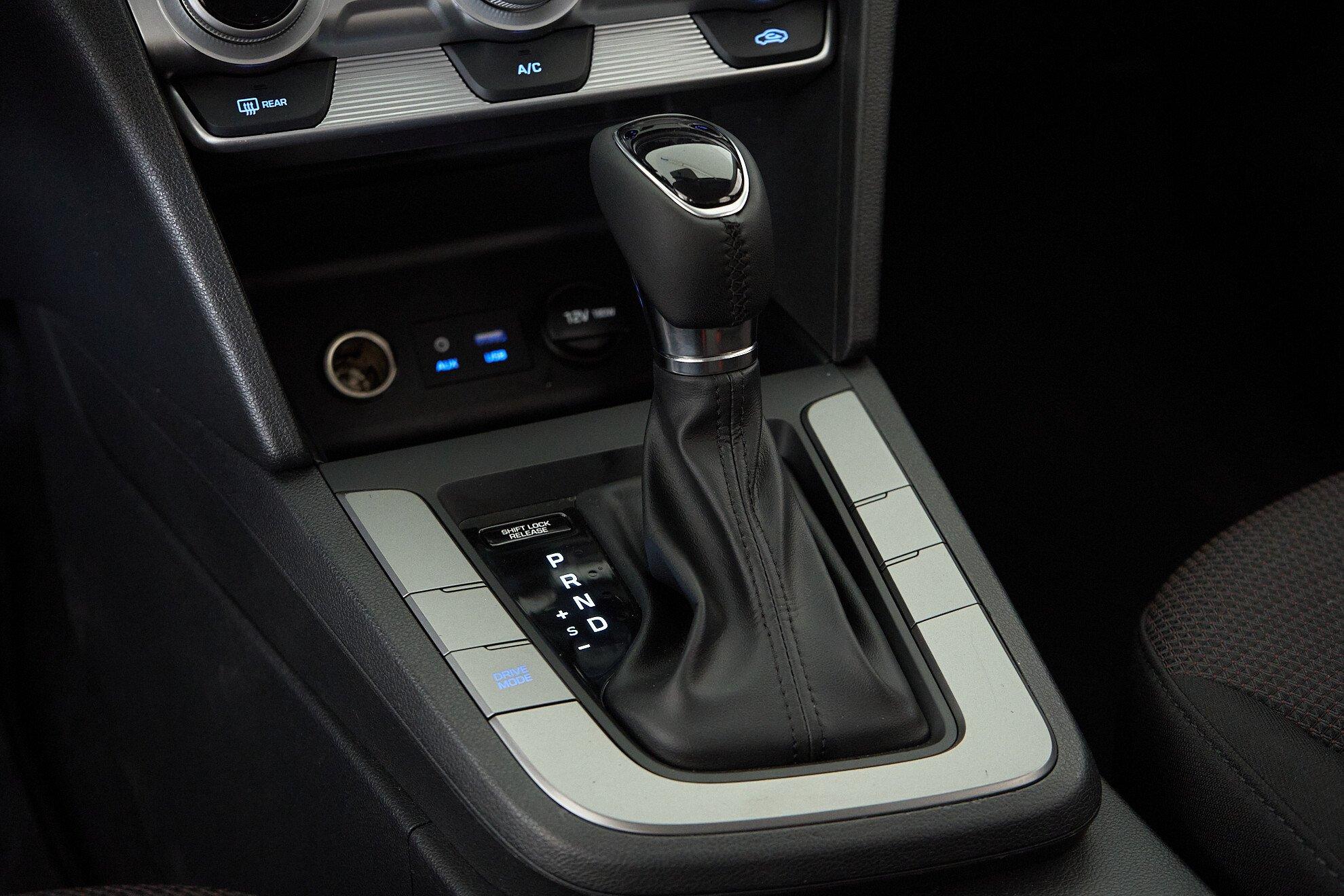 Hyundai Avante 2019, белый