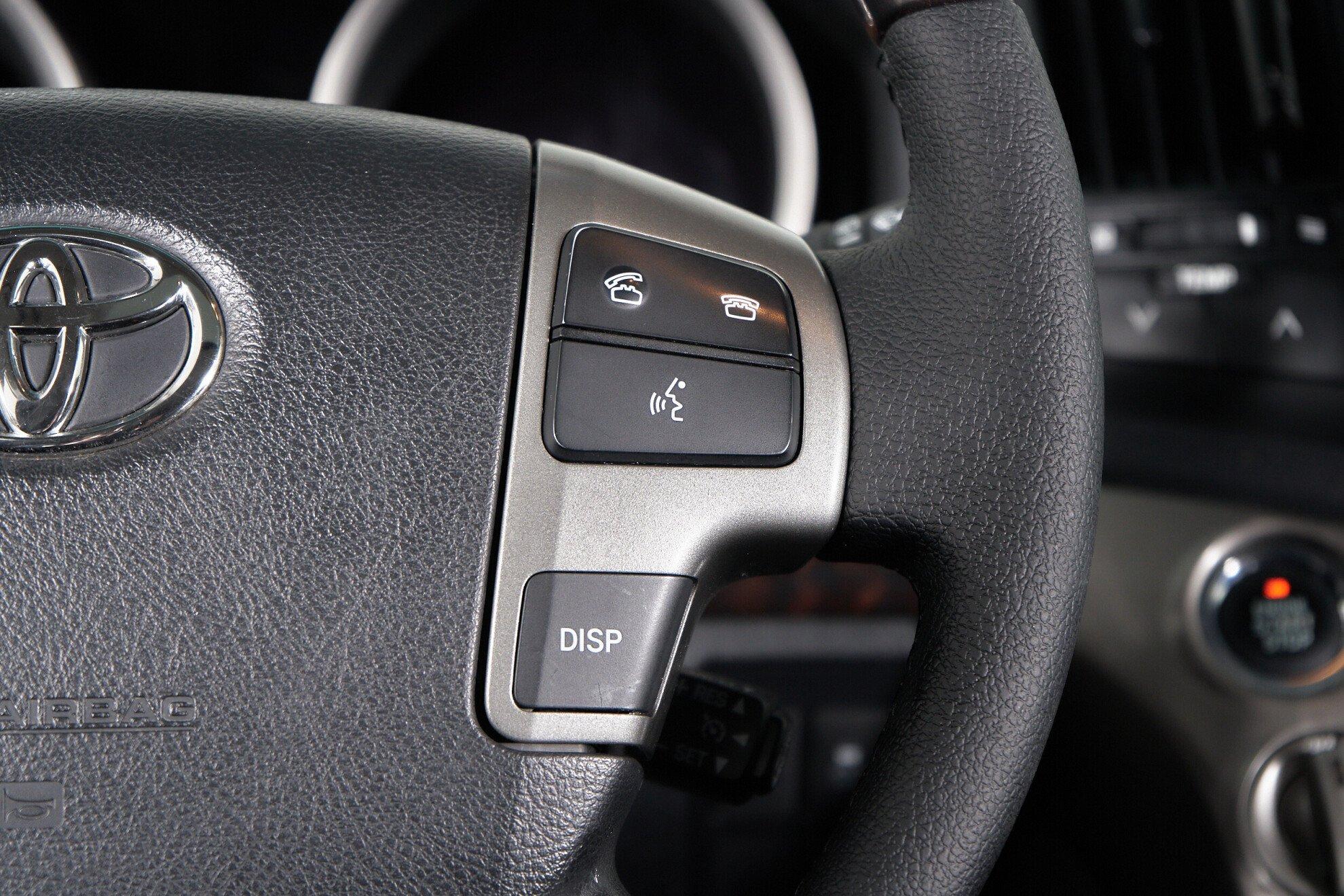 Toyota Land Cruiser 2011, белый