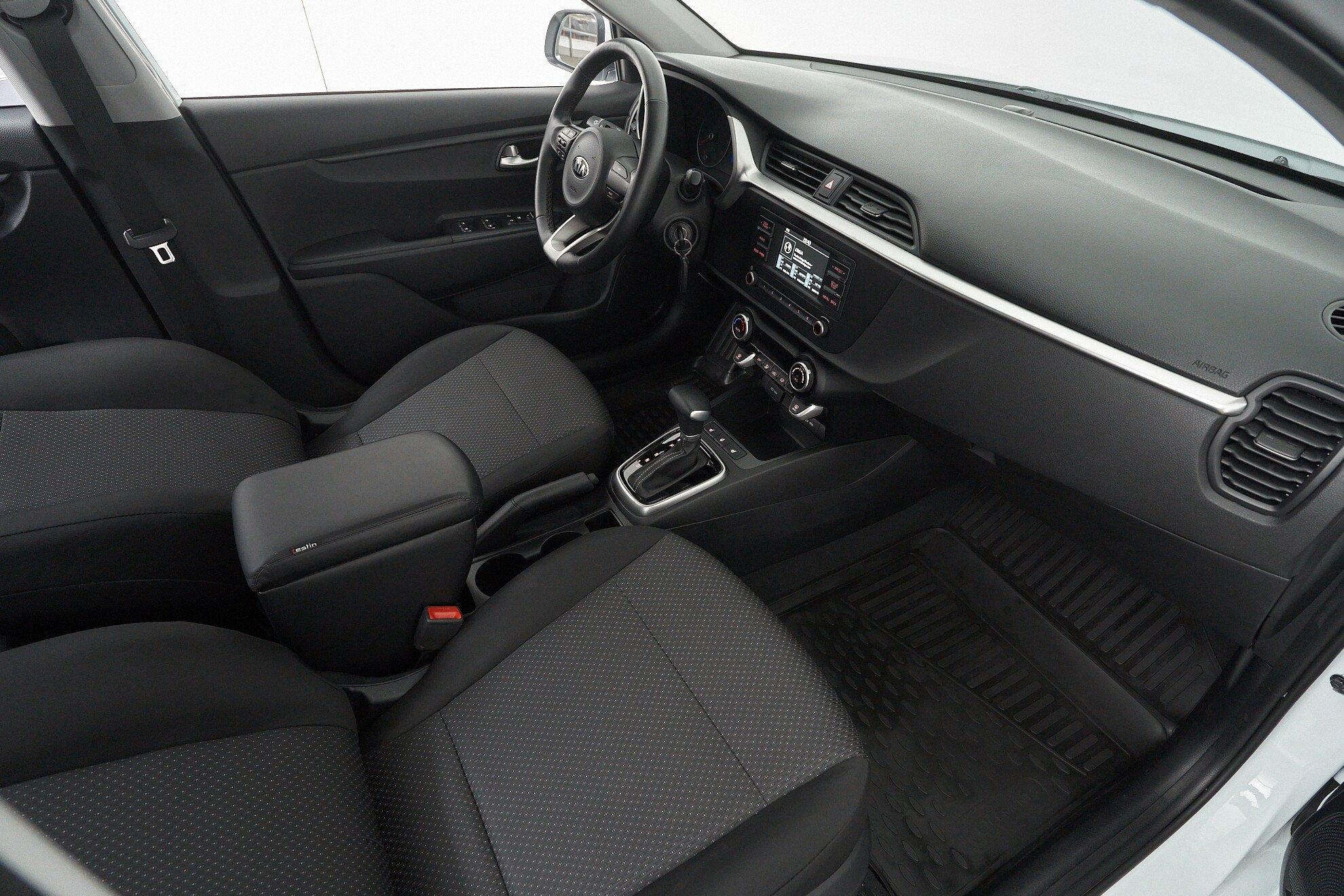 Kia Rio 2022, белый