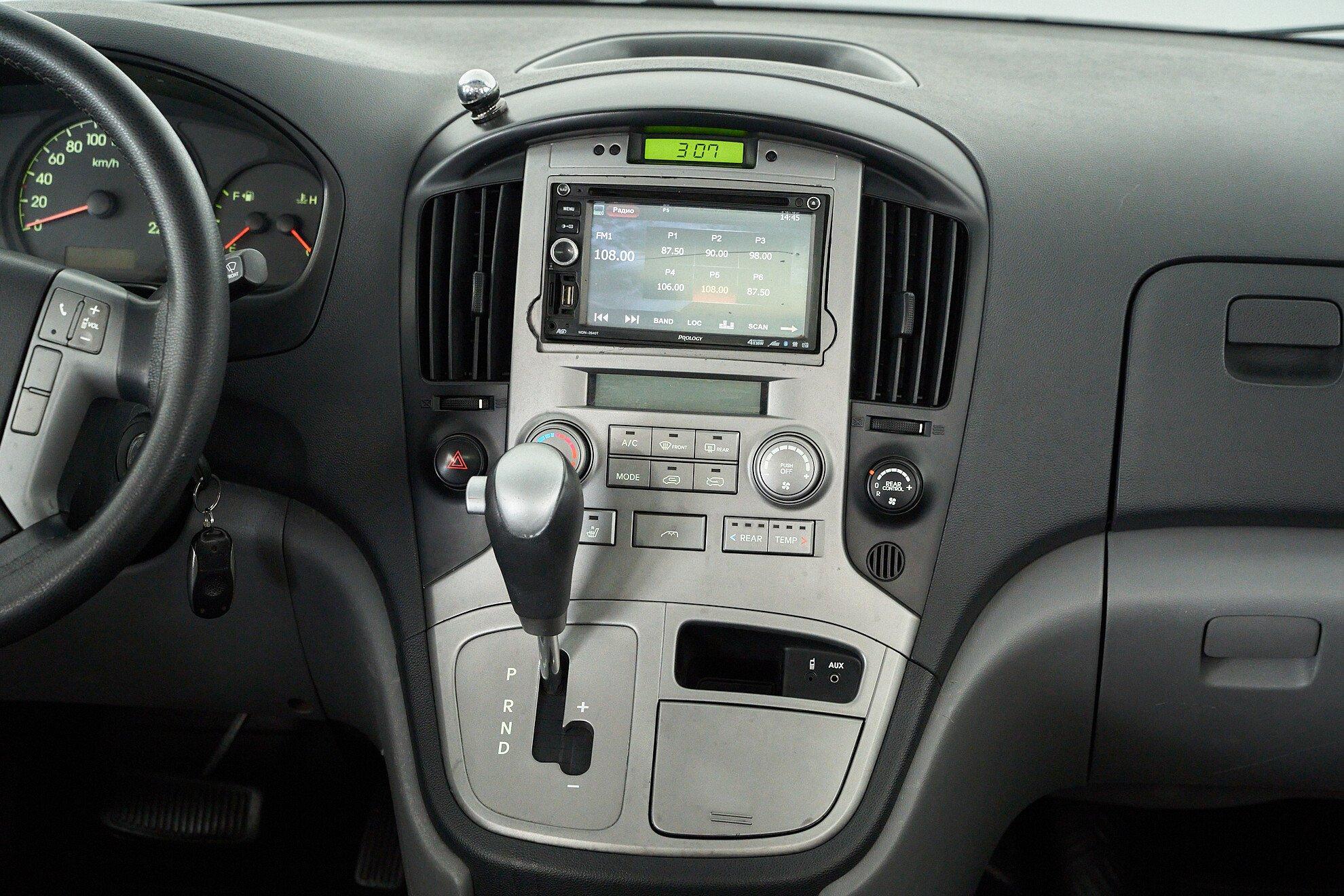 Hyundai Grand Starex 2012, серый