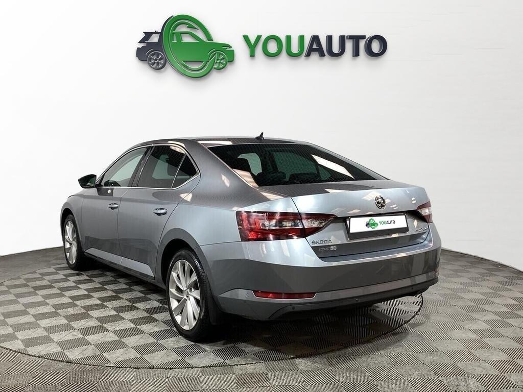 Skoda Superb 2019, серебряный