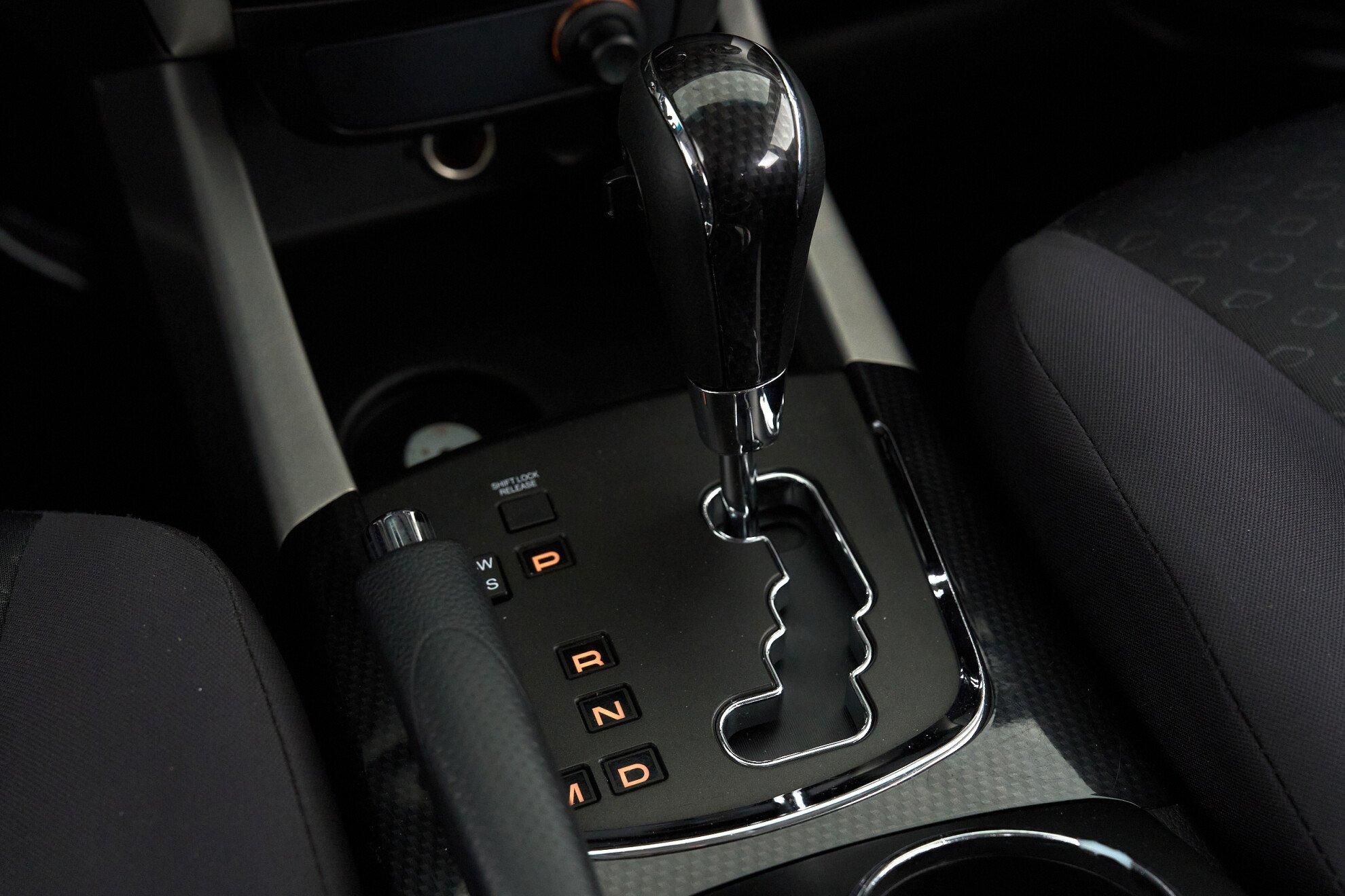 SsangYong Actyon 2012, серебряный