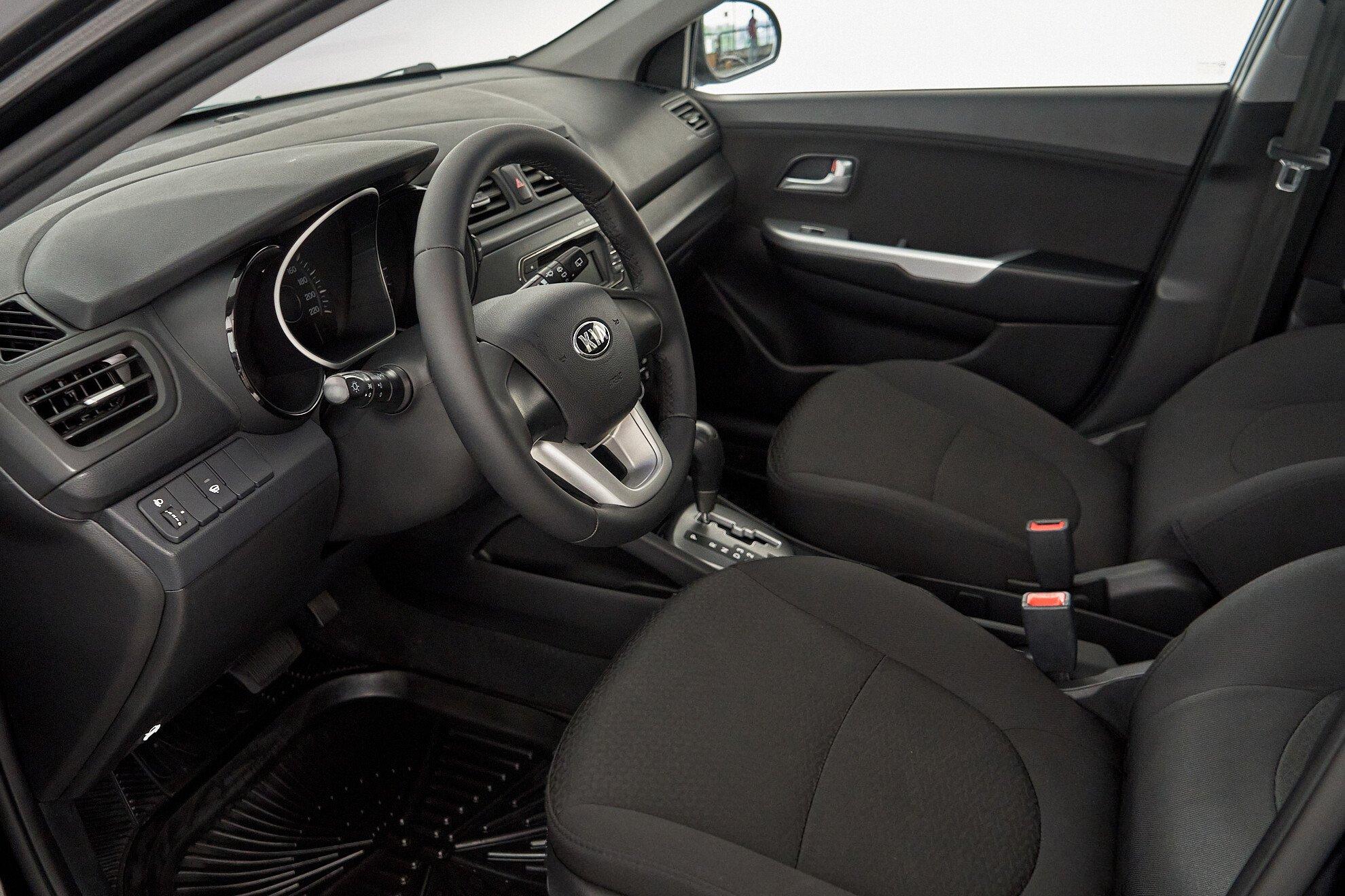 Kia Rio 2013, черный
