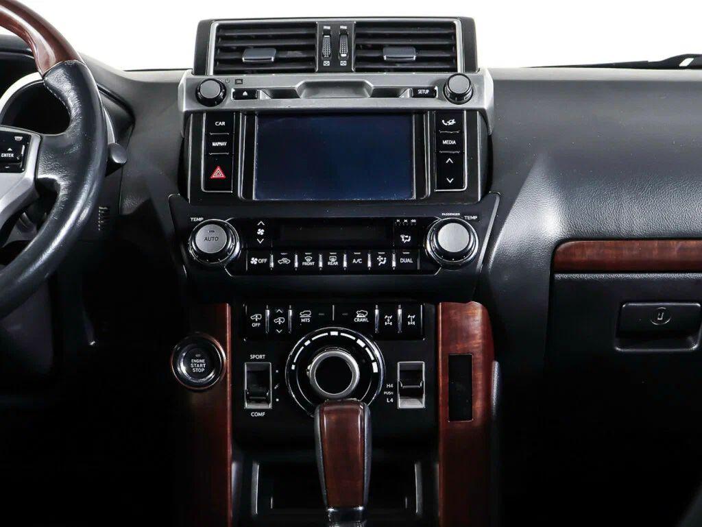 Toyota Land Cruiser Prado 2016, белый