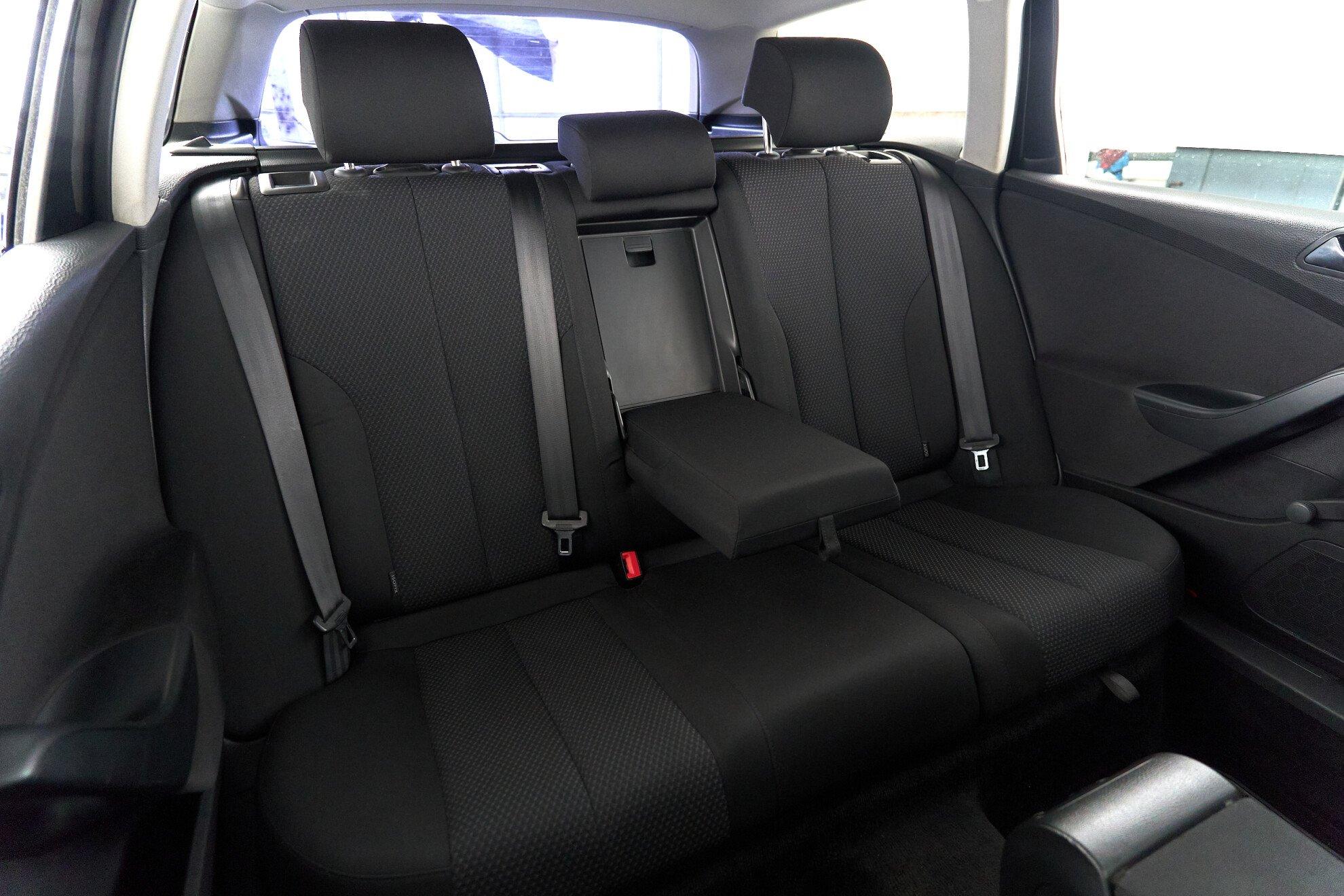 Volkswagen Passat 2010, черный