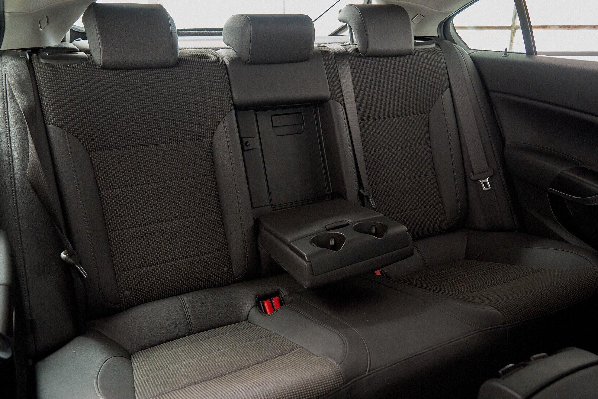 Opel Insignia 2010, черный