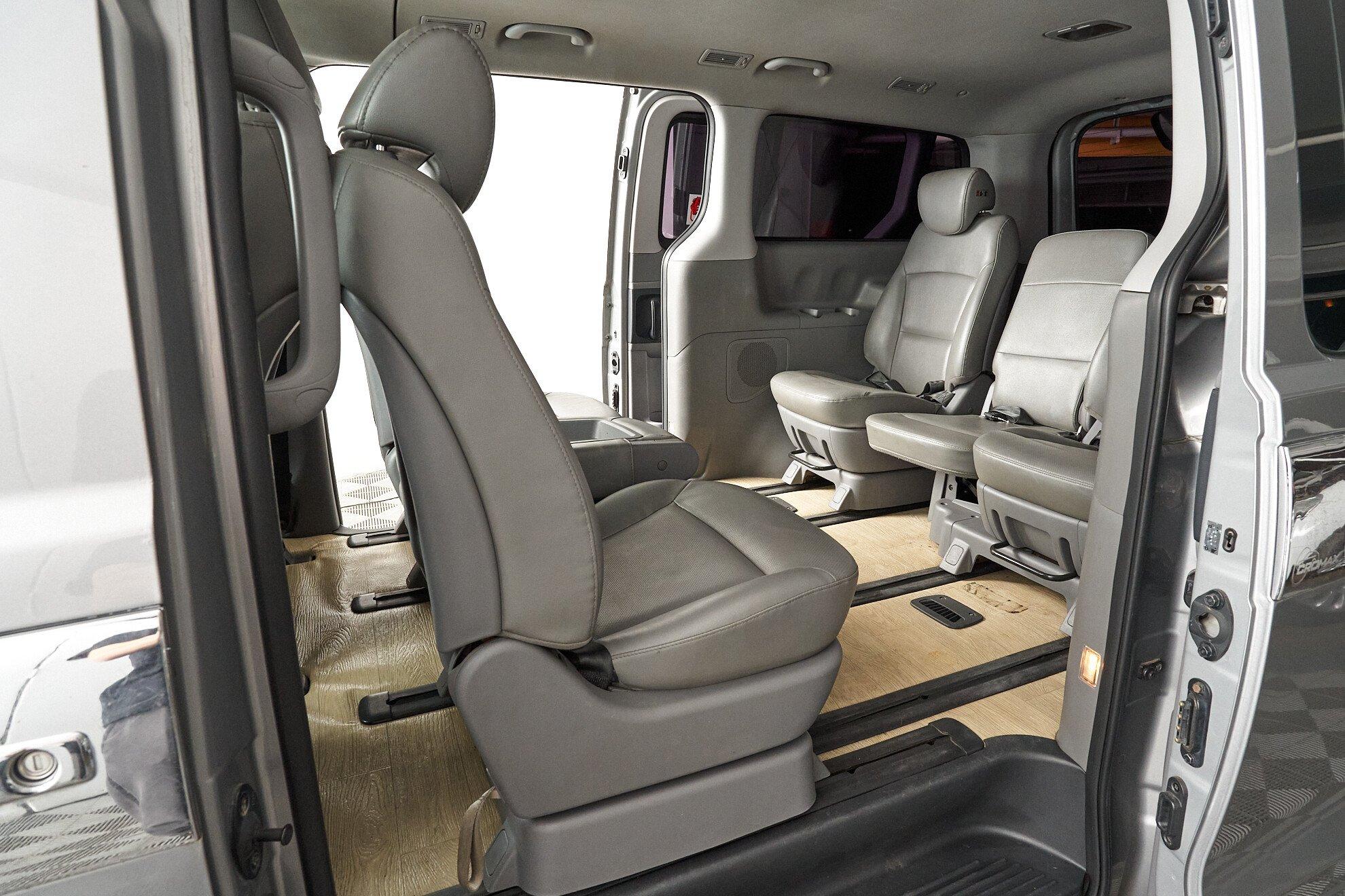 Hyundai Grand Starex 2016, серебряный