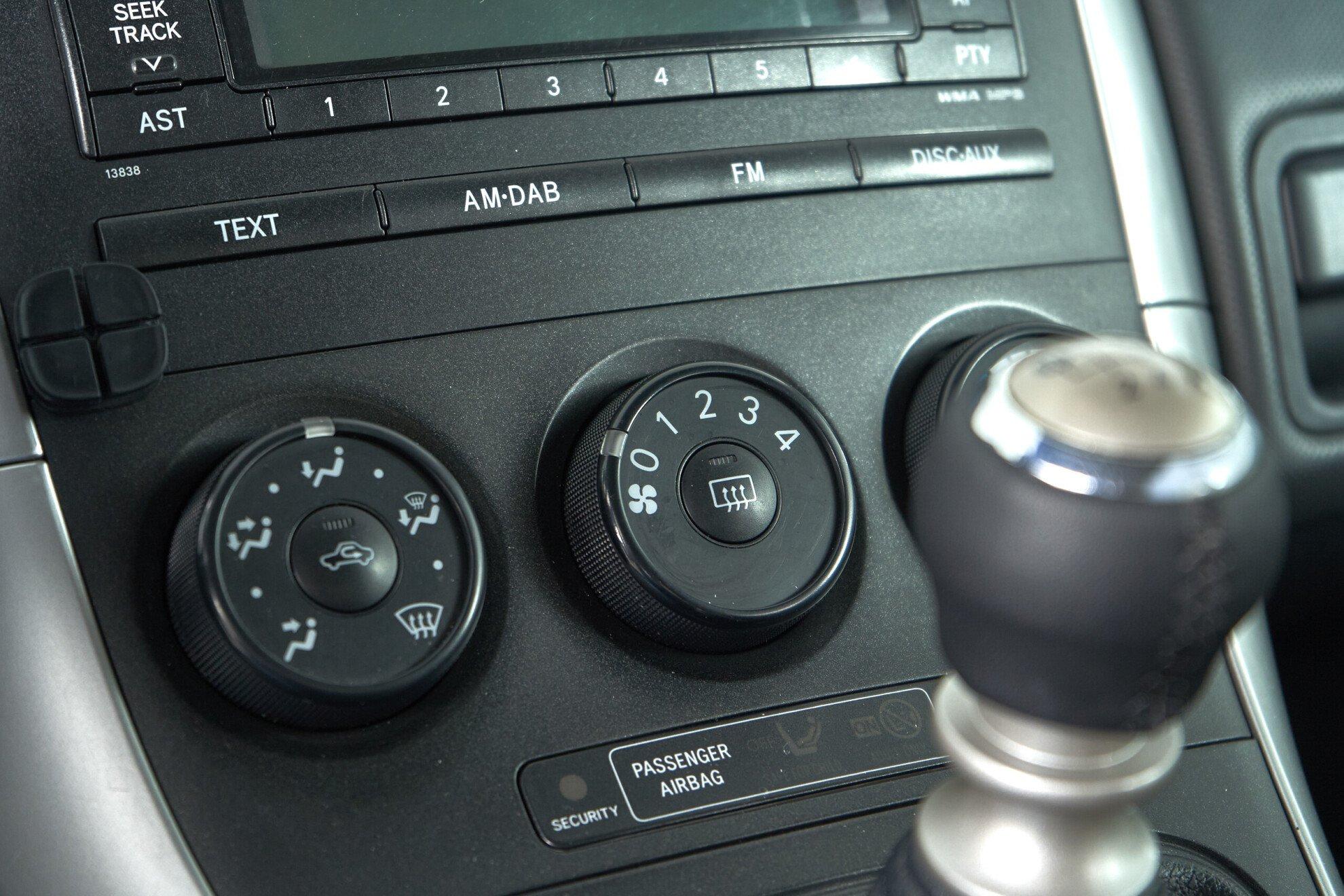 Toyota Auris 2011, белый