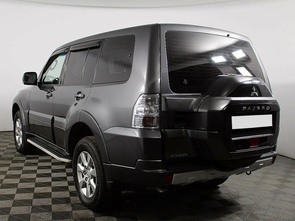 Mitsubishi Pajero 2018, серый
