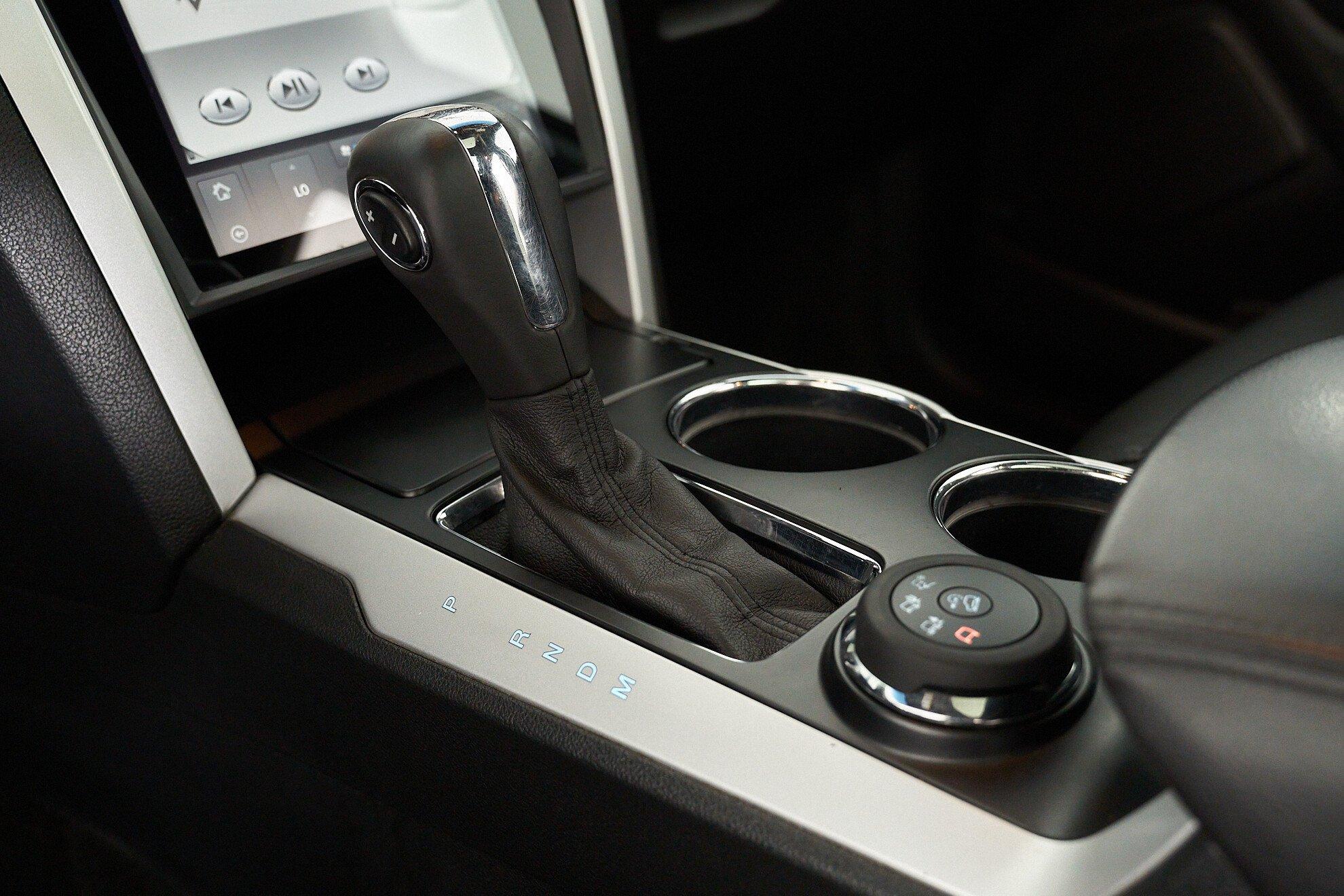 Ford Explorer 2013, белый