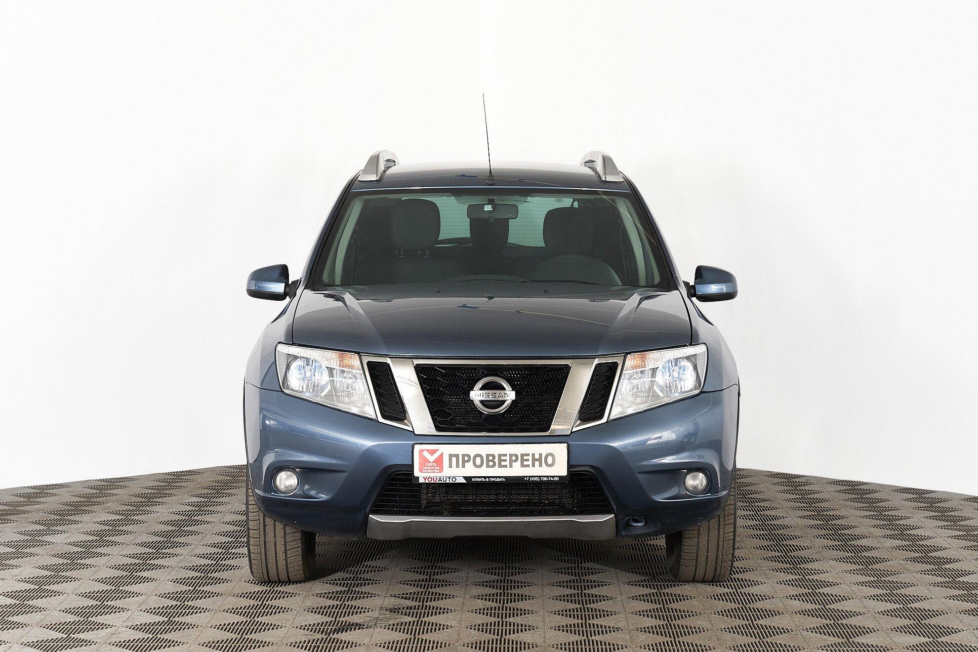 Nissan Terrano 2014, синий