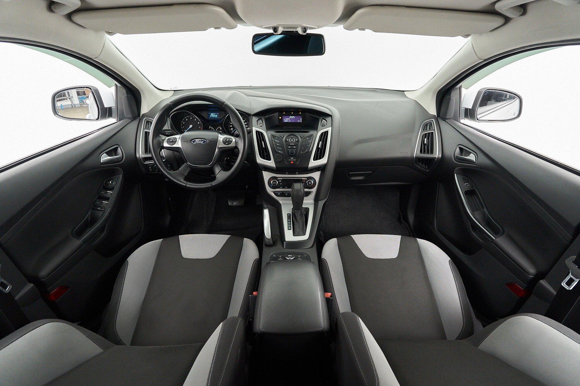 Ford Focus 2014, белый