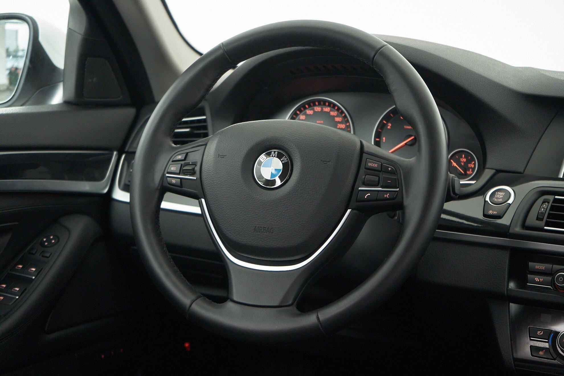 BMW 5 серии 2013, белый