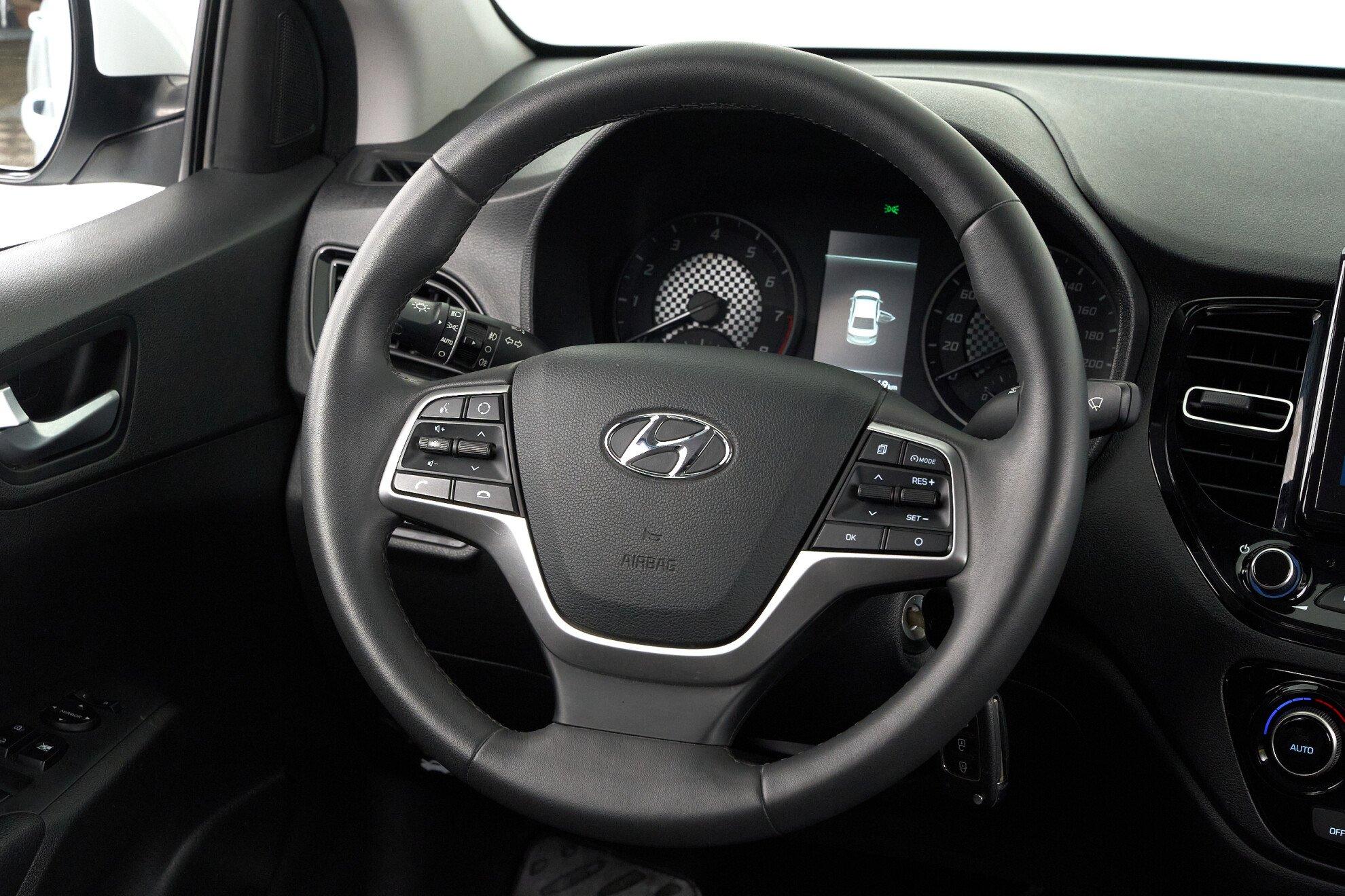 Hyundai Solaris 2020, белый