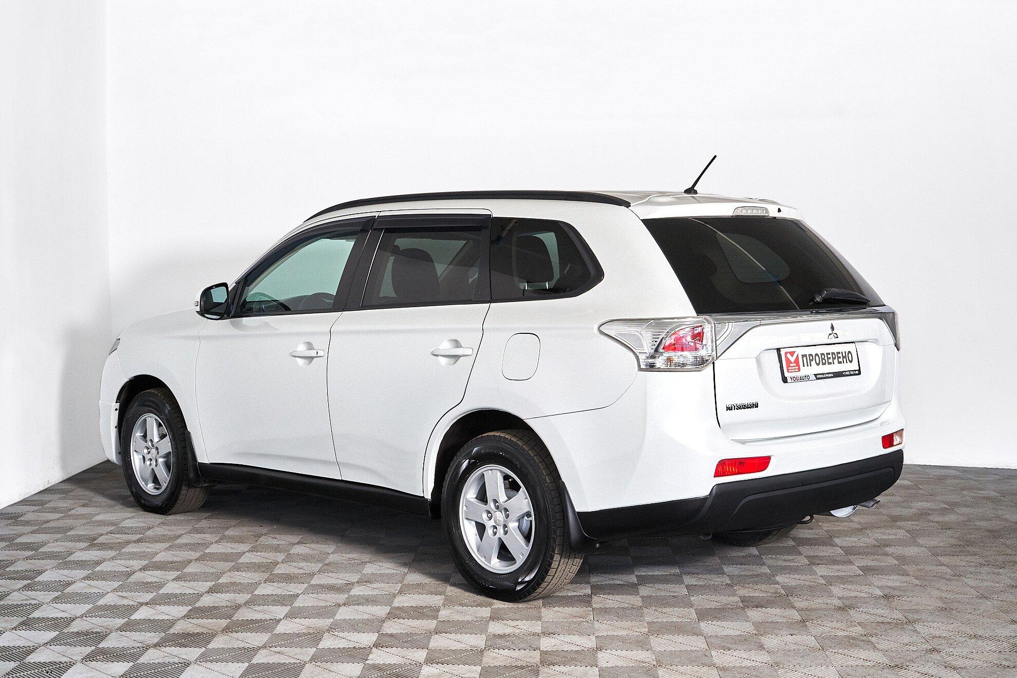 Mitsubishi Outlander 2013, белый