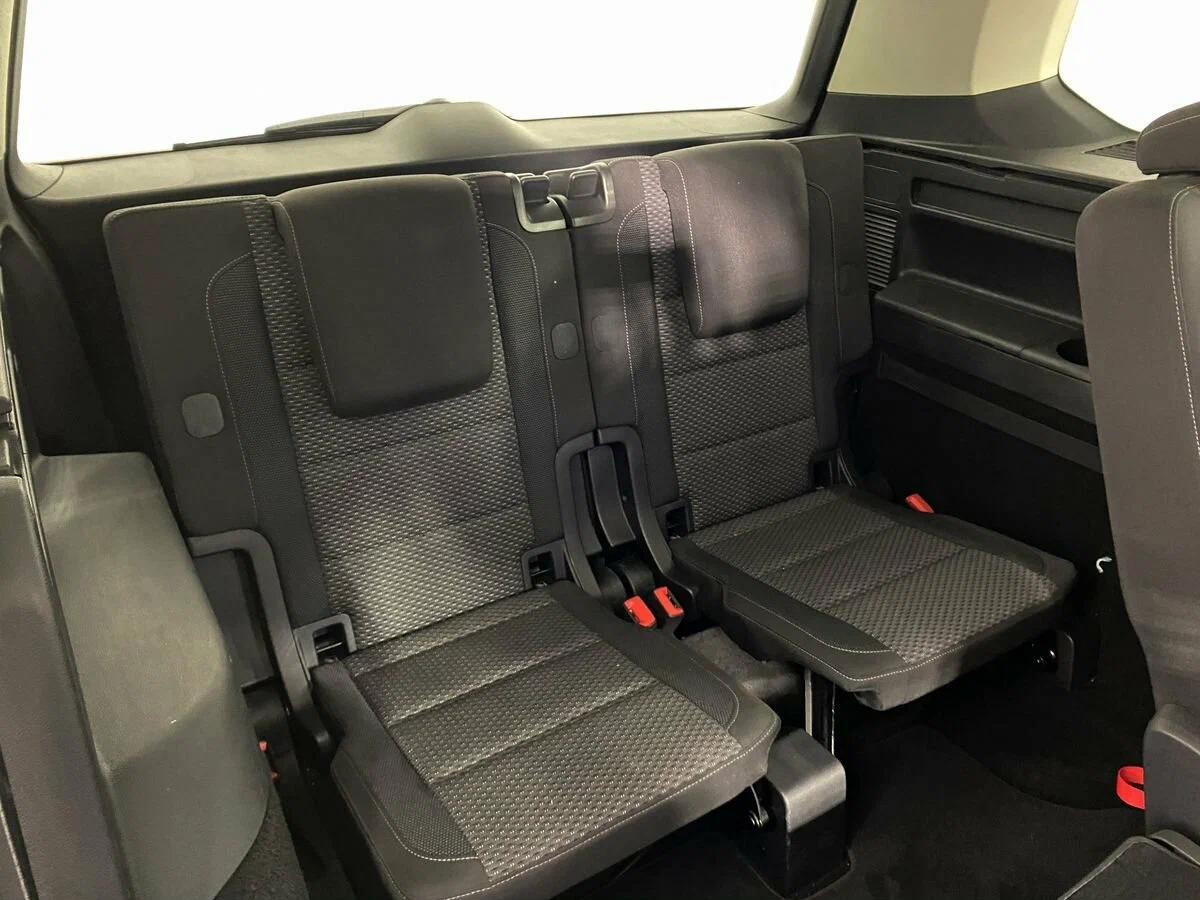Volkswagen Touran 2018, белый