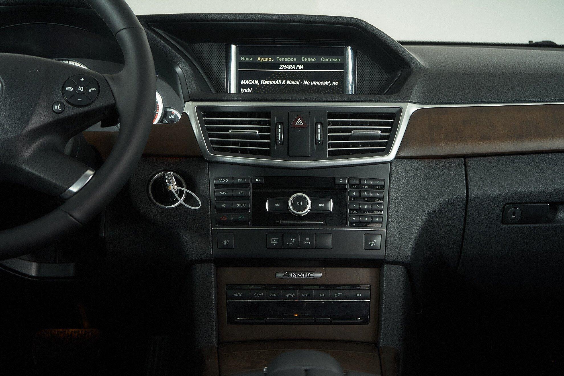Mercedes-Benz E-Класс 2011, черный