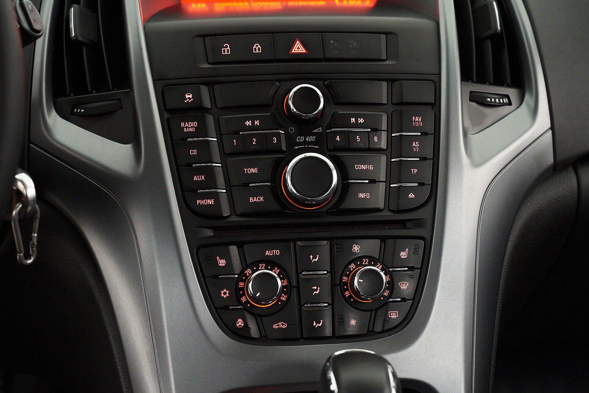 Opel Astra 2013, коричневый