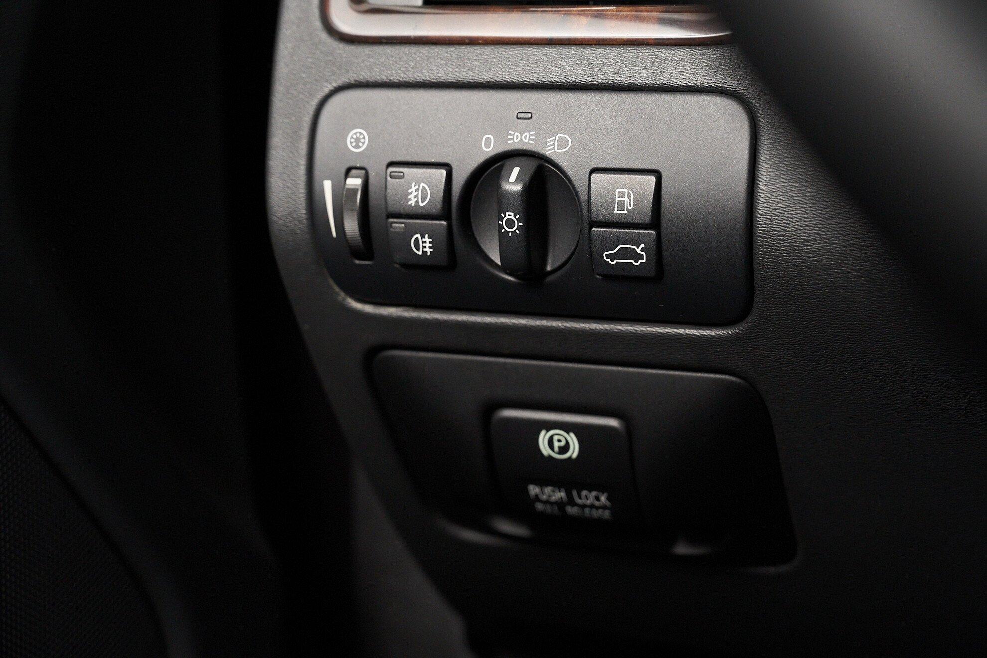 Volvo XC70 2011, коричневый