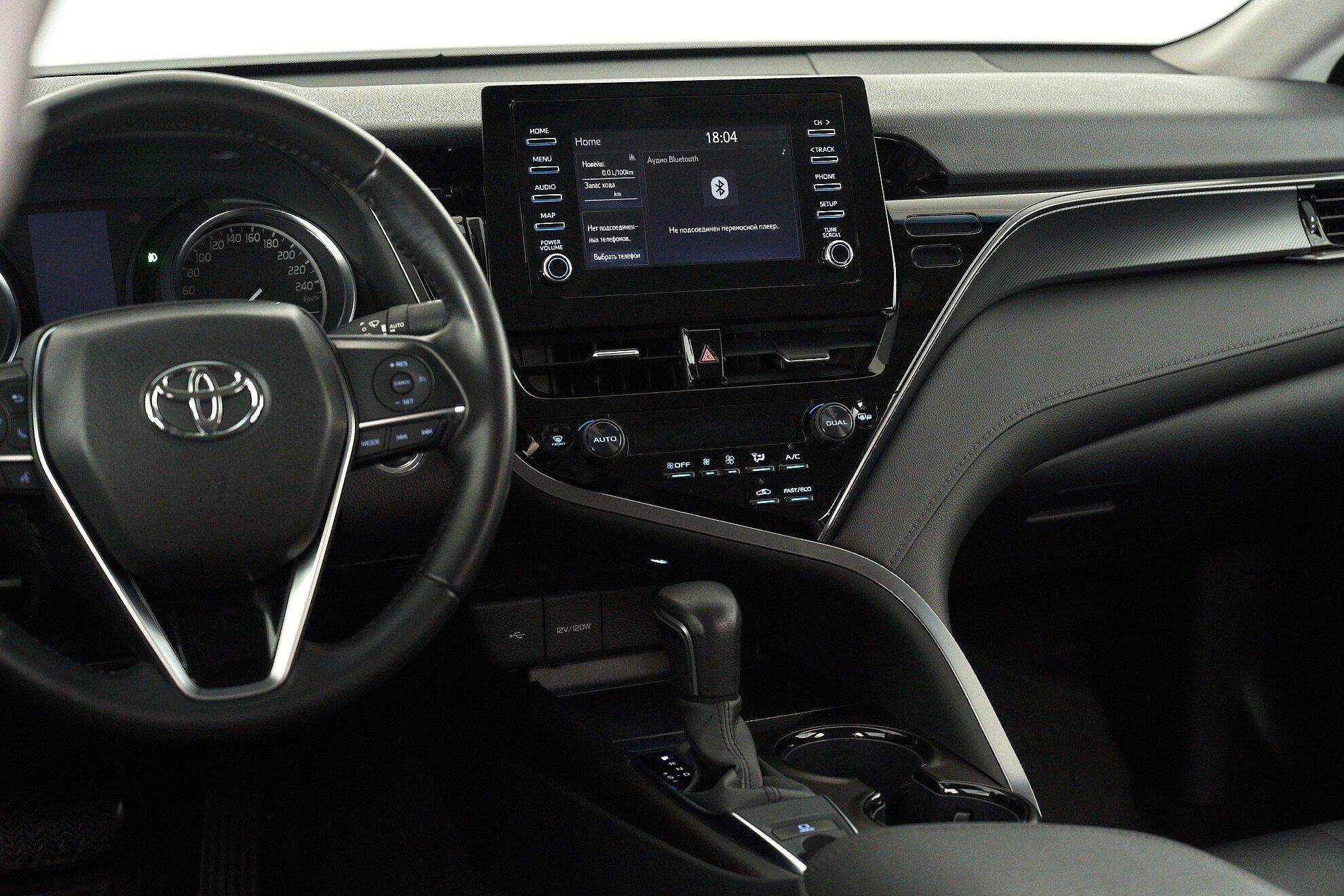 Toyota Camry 2022, черный