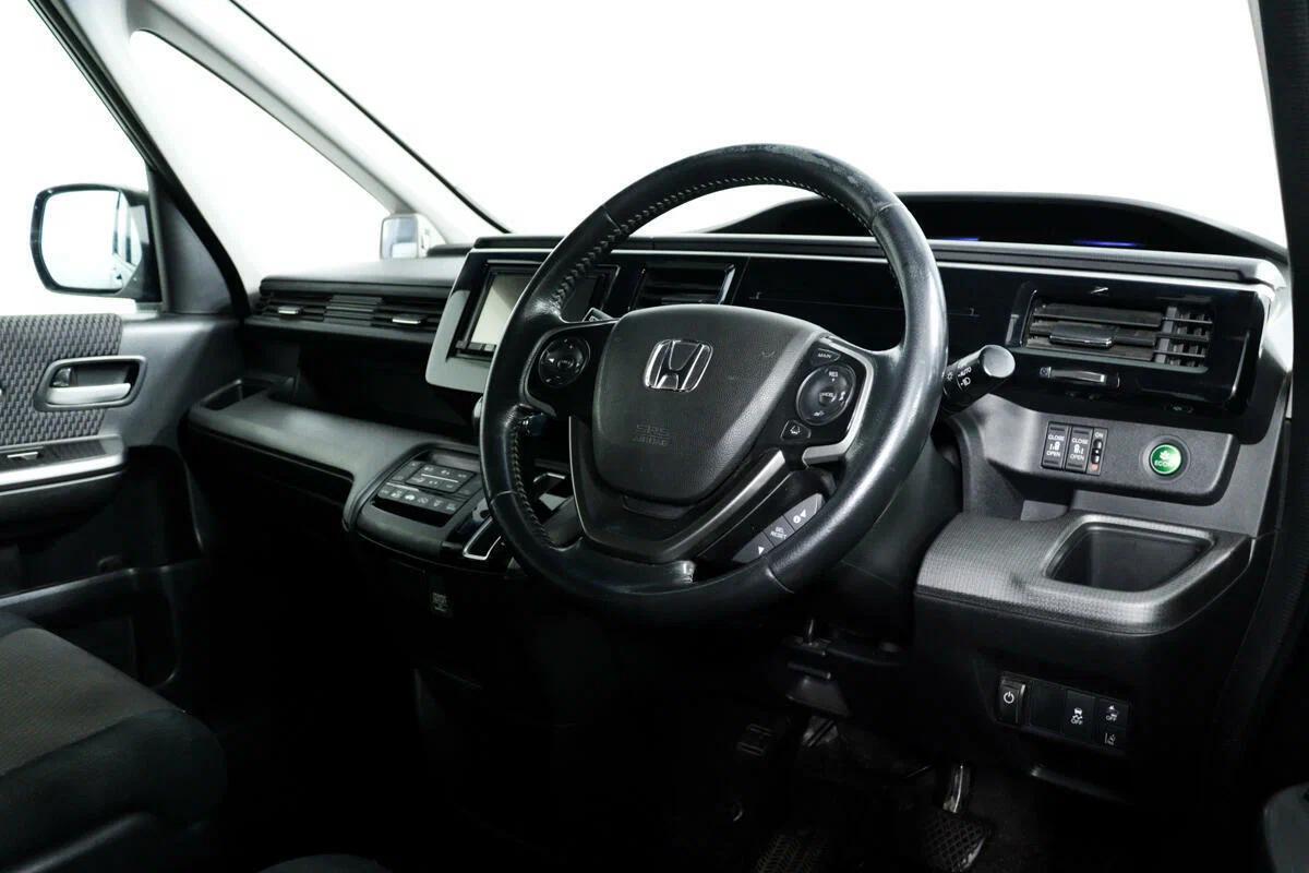 Honda Stepwgn 2016, серый