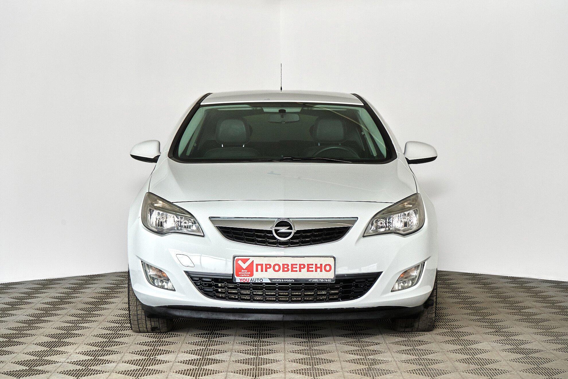 Opel Astra 2012, белый