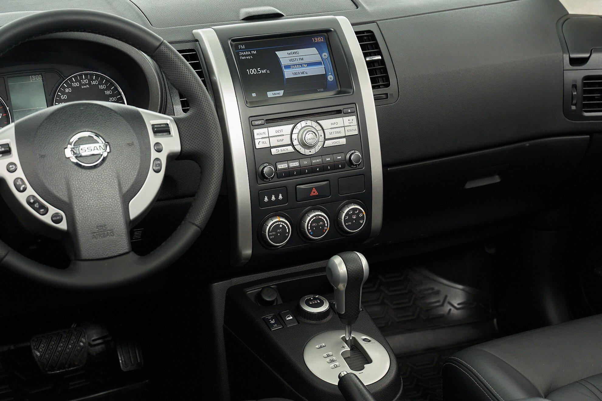 Nissan X-Trail 2011, серебряный