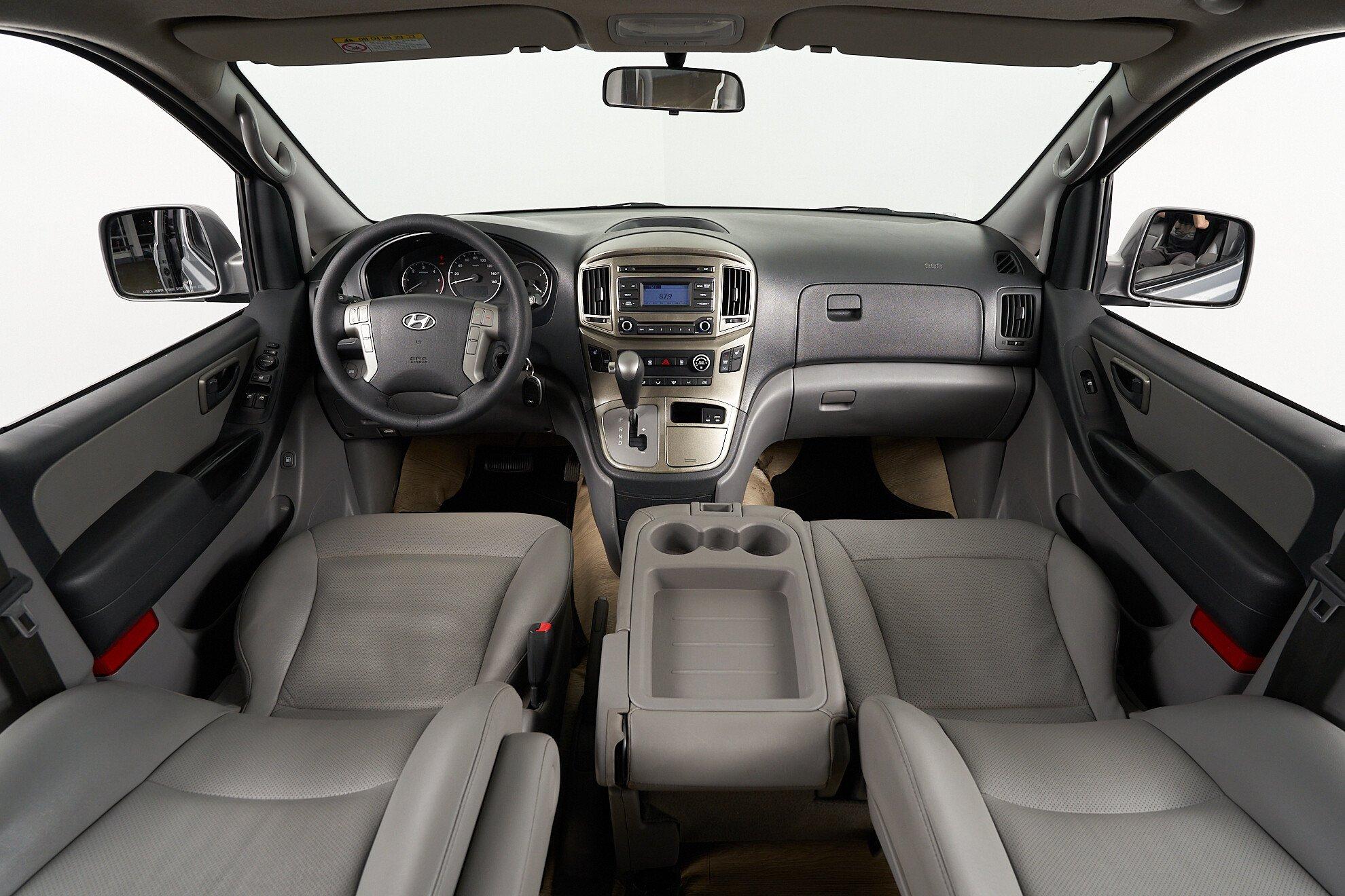 Hyundai Grand Starex 2016, серебряный