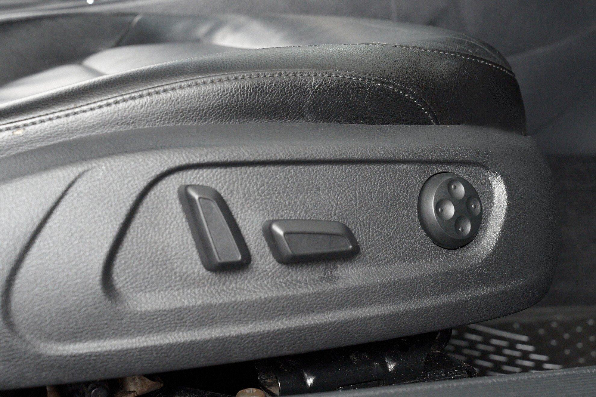 Volkswagen Passat 2011, черный