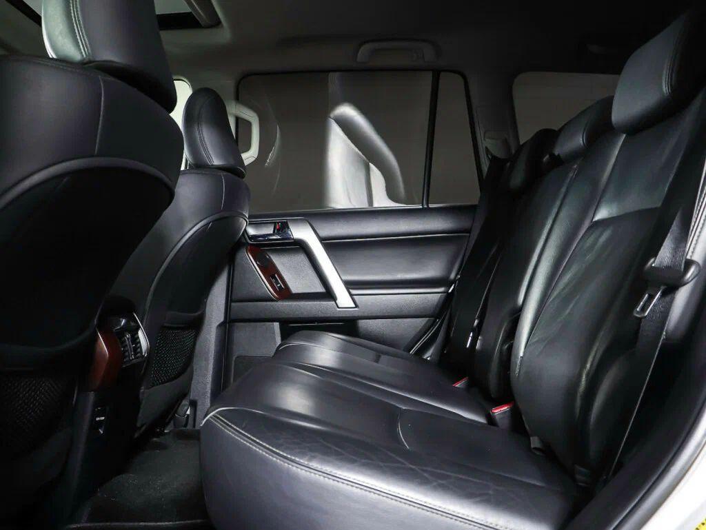 Toyota Land Cruiser Prado 2016, белый