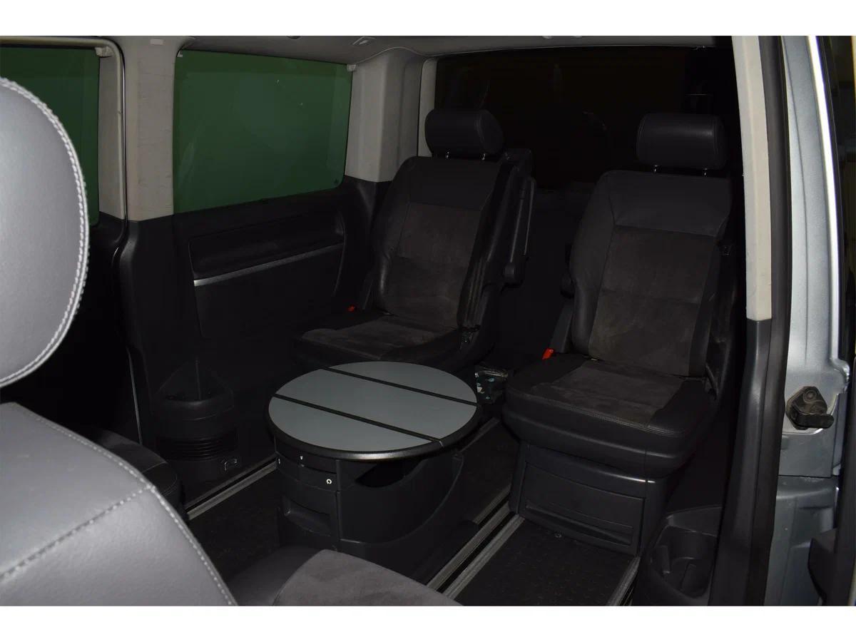 Volkswagen Multivan 2009, серебряный