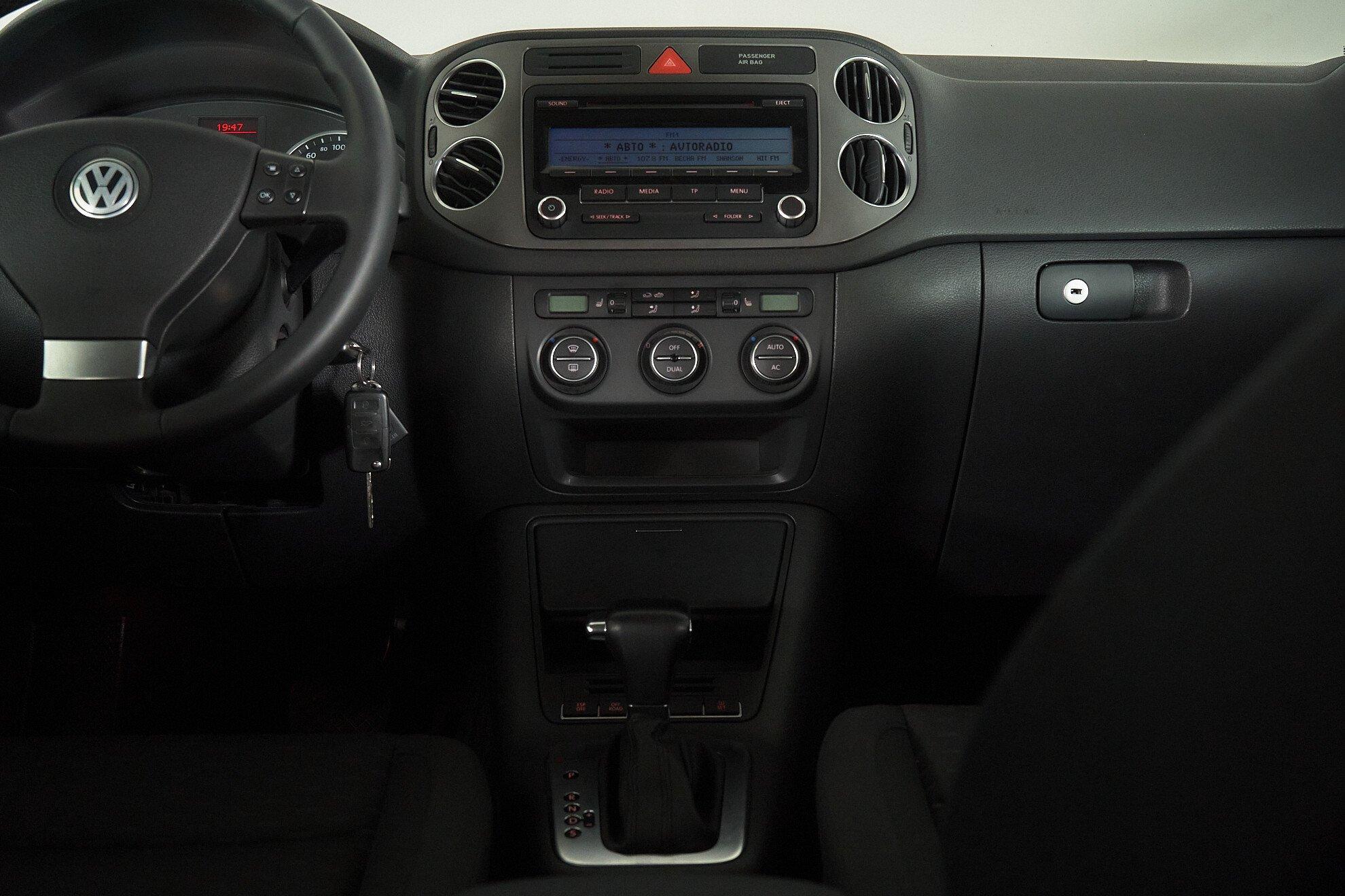 Volkswagen Tiguan 2011, синий