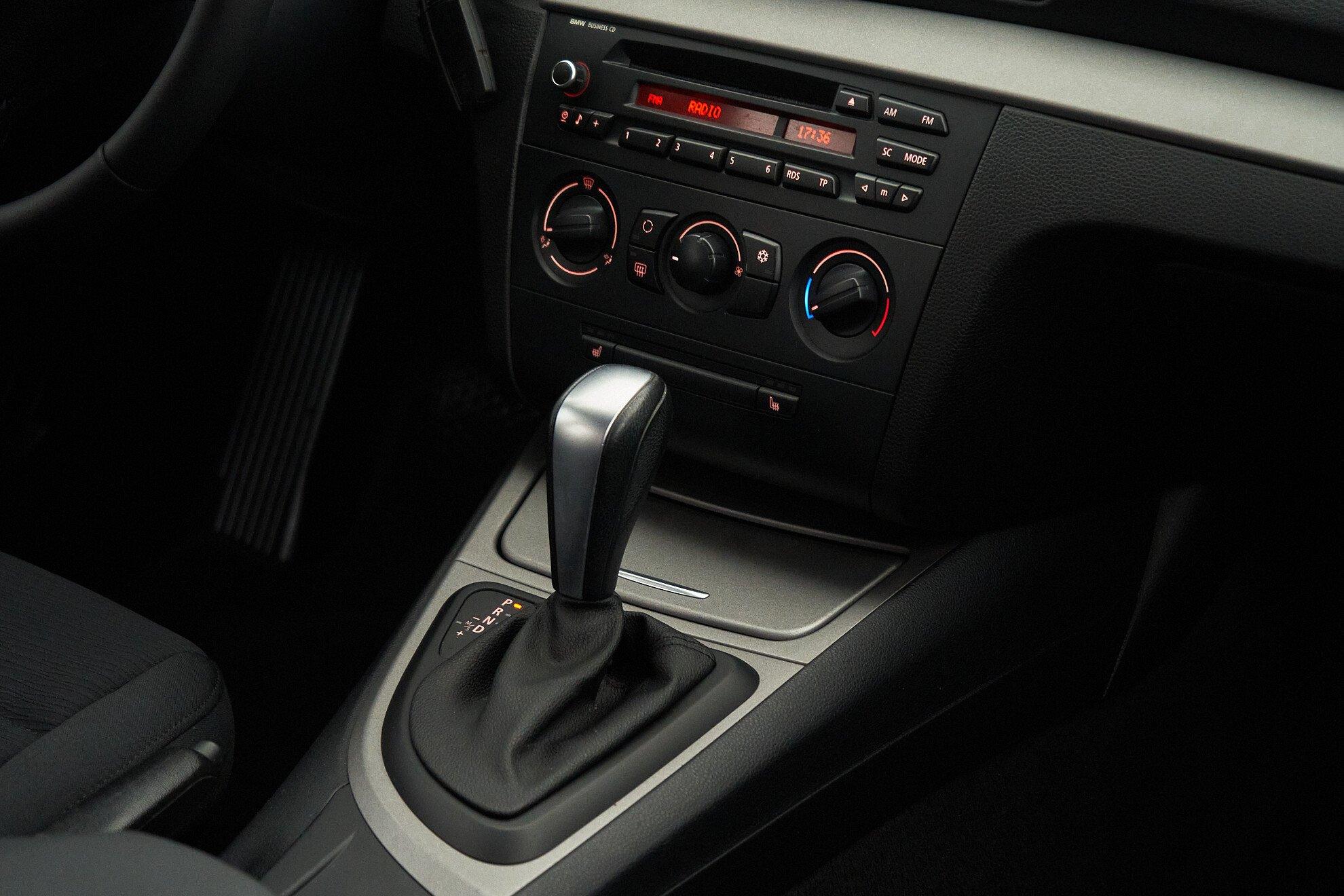 BMW 1 серии 2011, белый