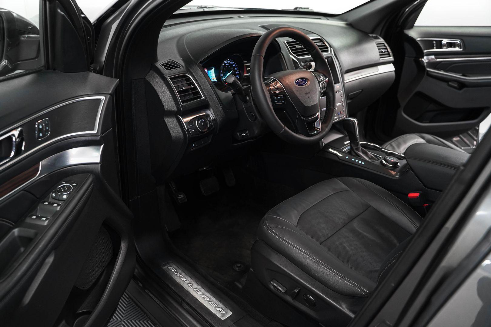 Ford Explorer 2016, серый