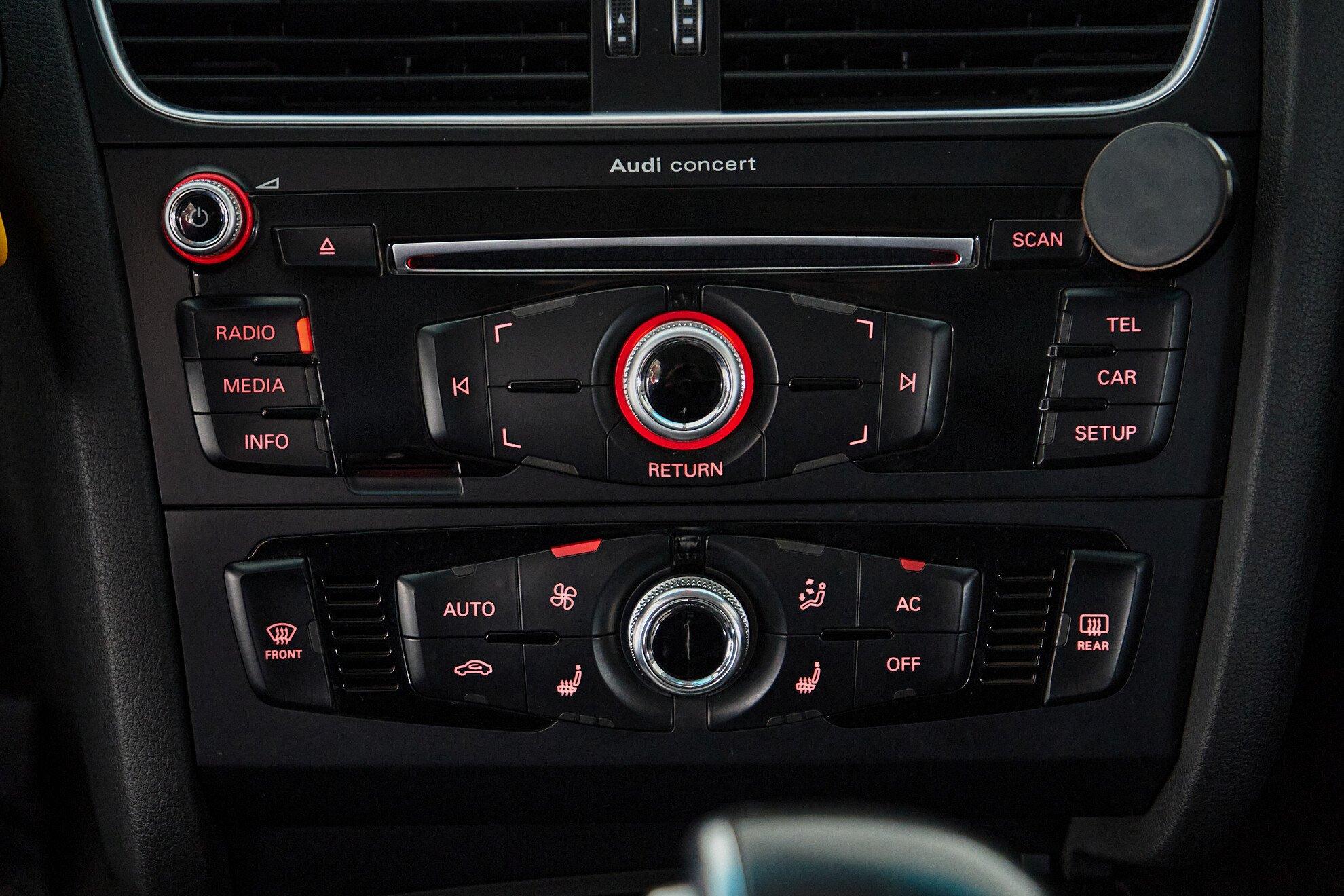 Audi A4 2014, белый