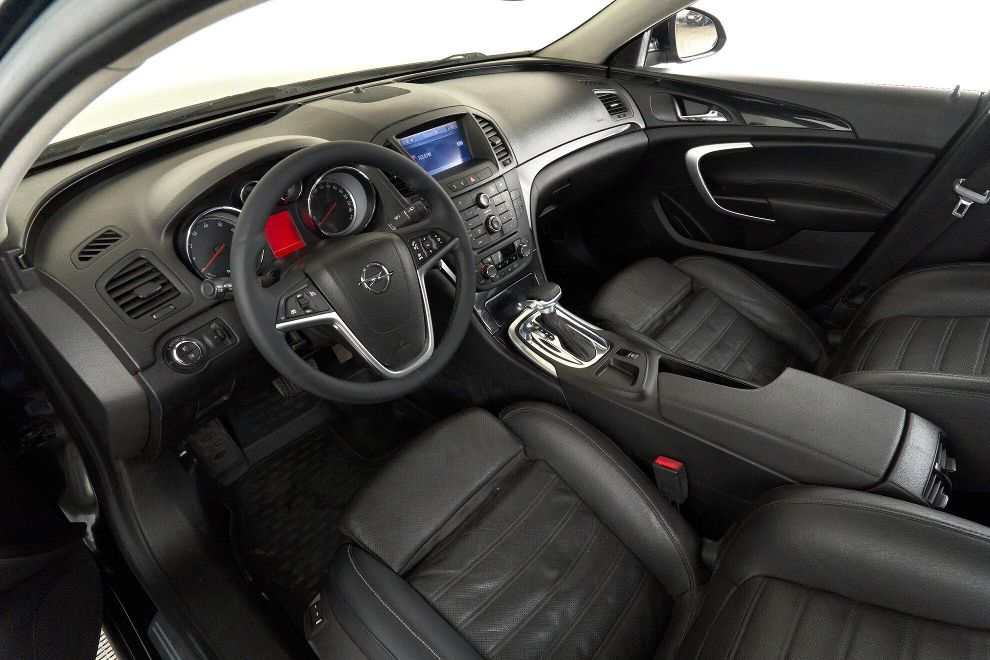 Opel Insignia 2011, черный