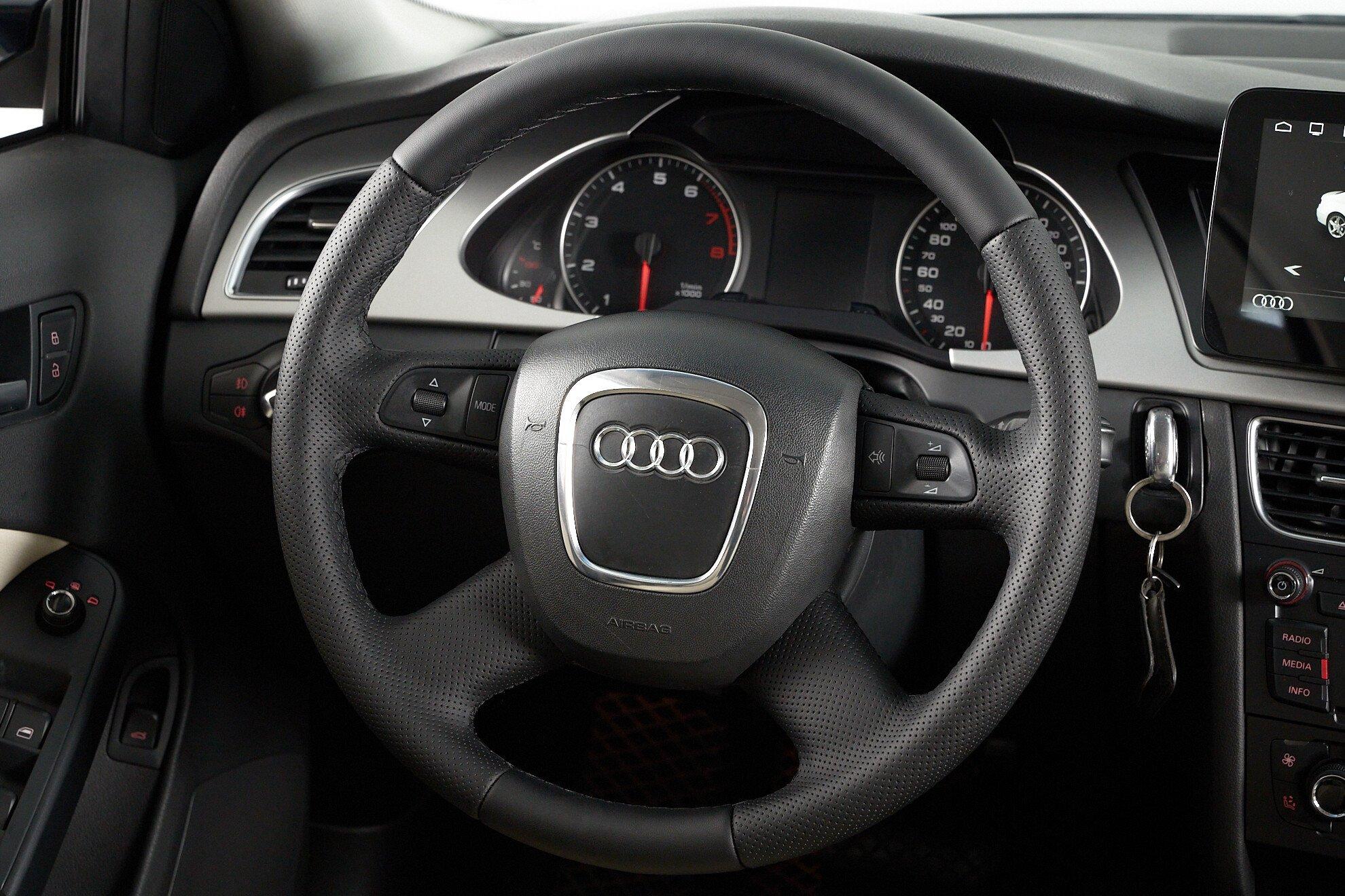 Audi A4 2010, синий