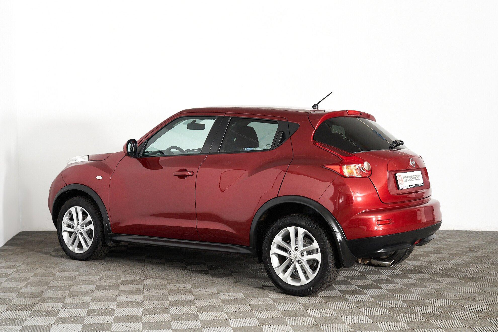 Nissan Juke 2011, красный