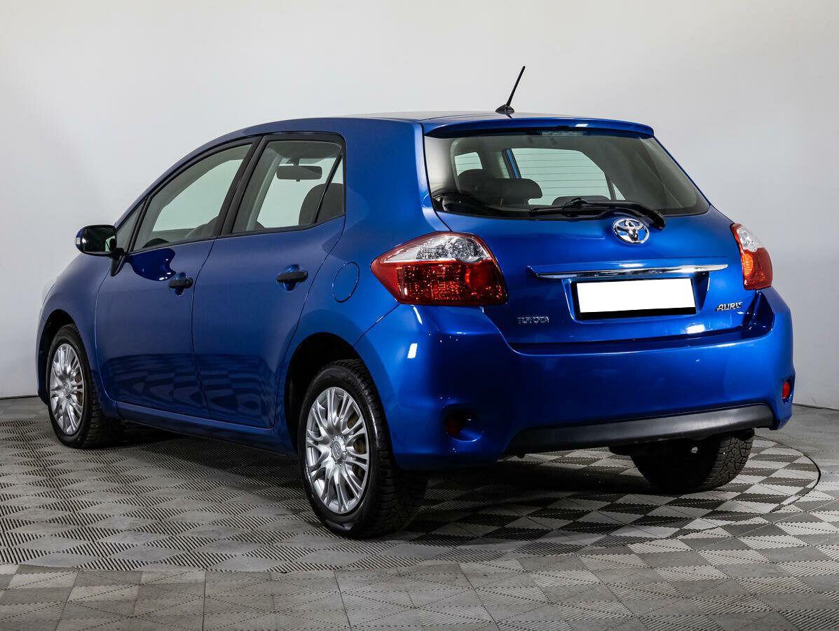 Toyota Auris 2012, белый