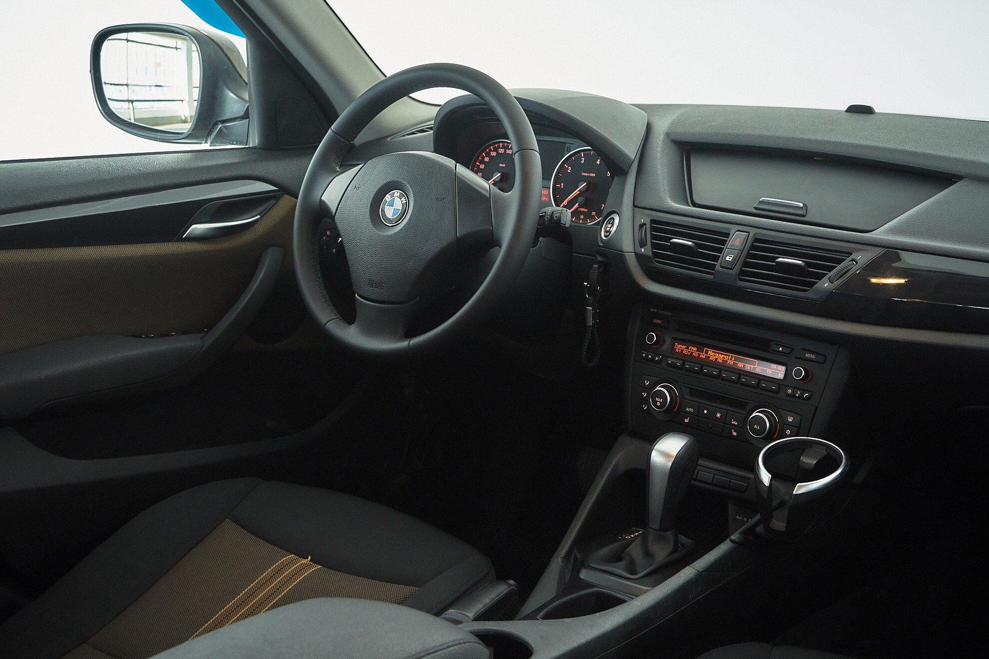 BMW X1 2013, коричневый