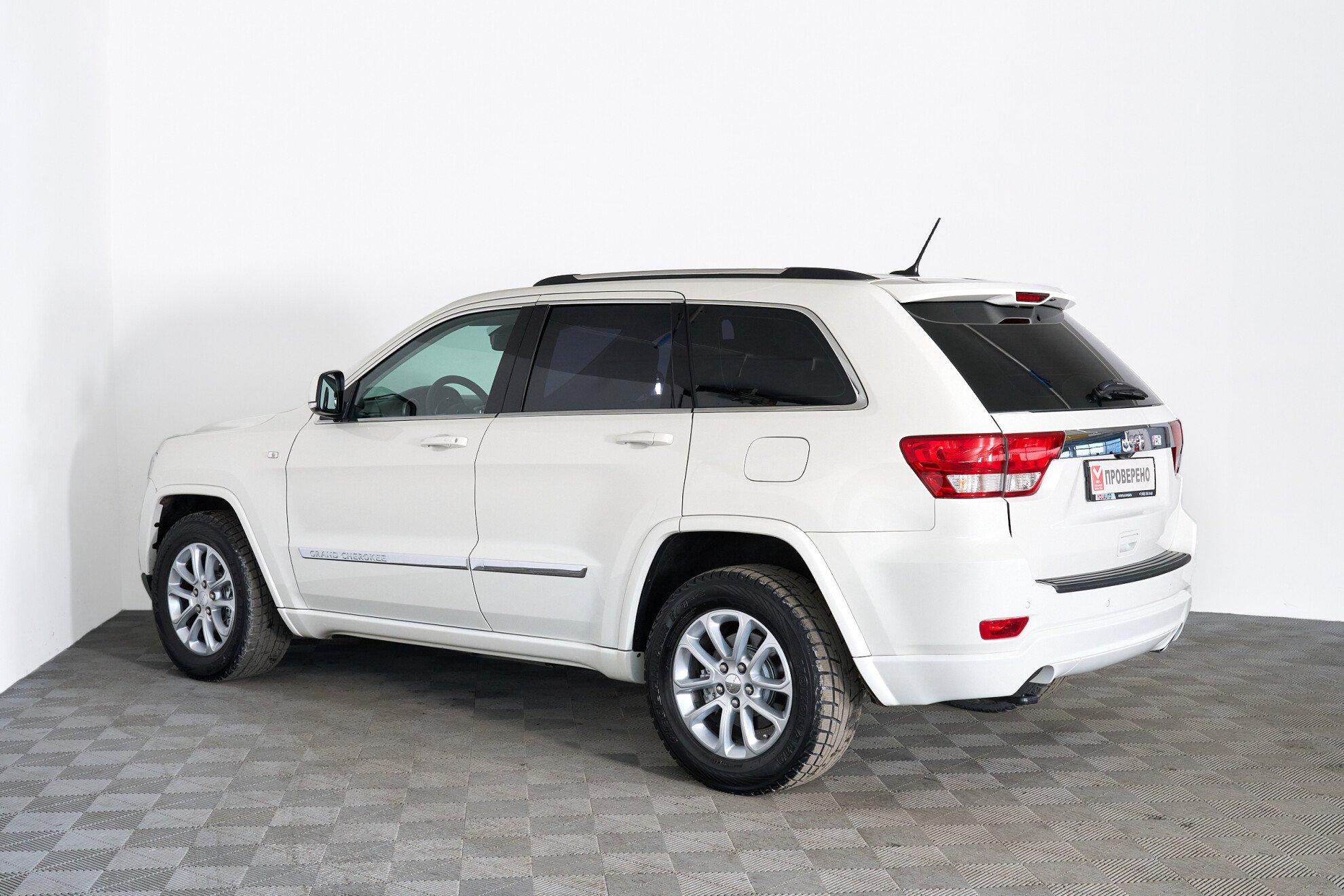 Jeep Grand Cherokee 2011, белый