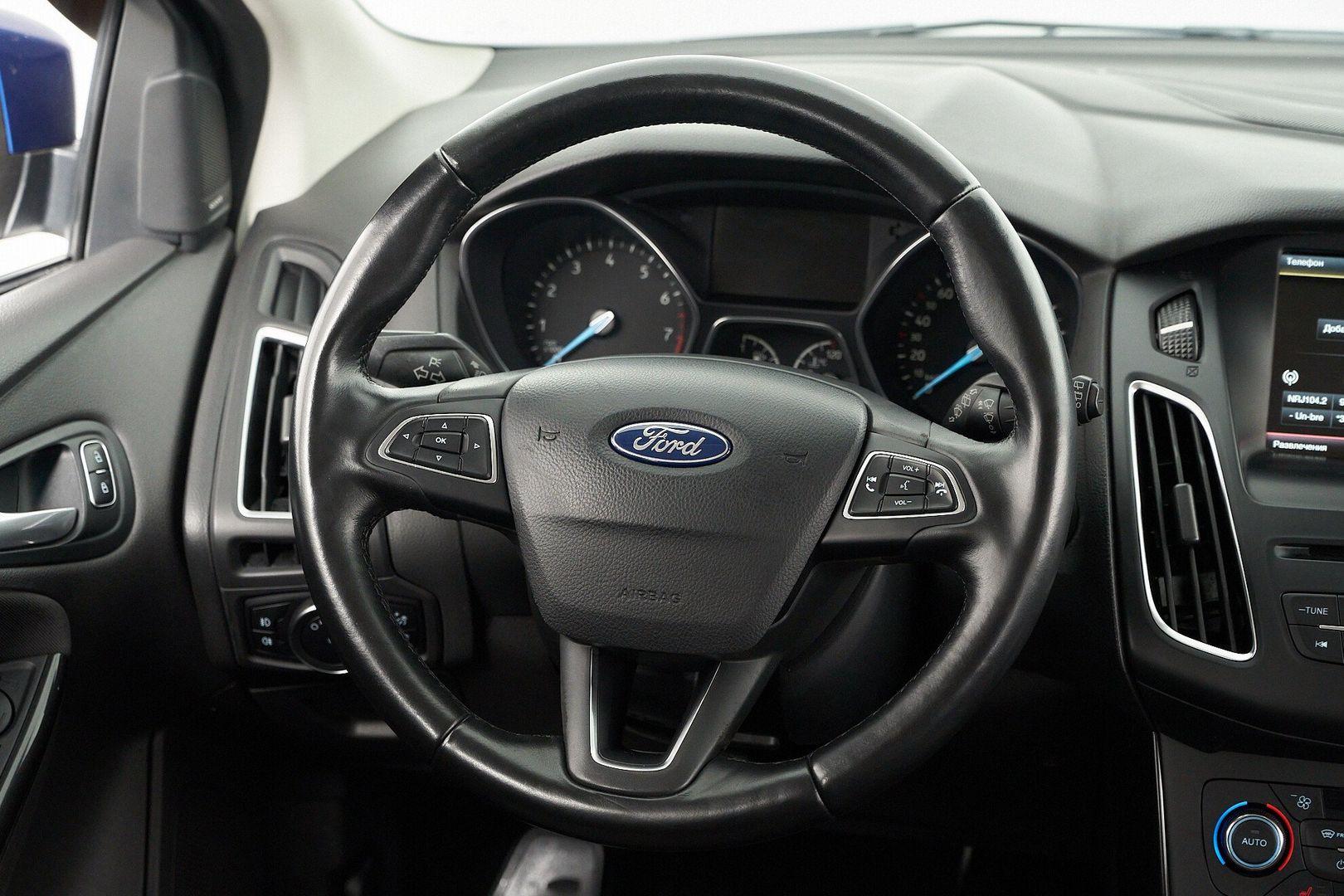 Ford Focus 2018, синий