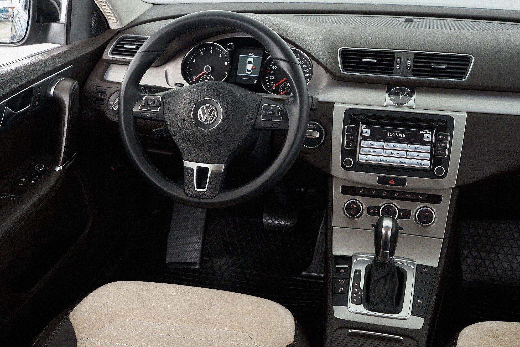 Volkswagen Passat 2013, черный