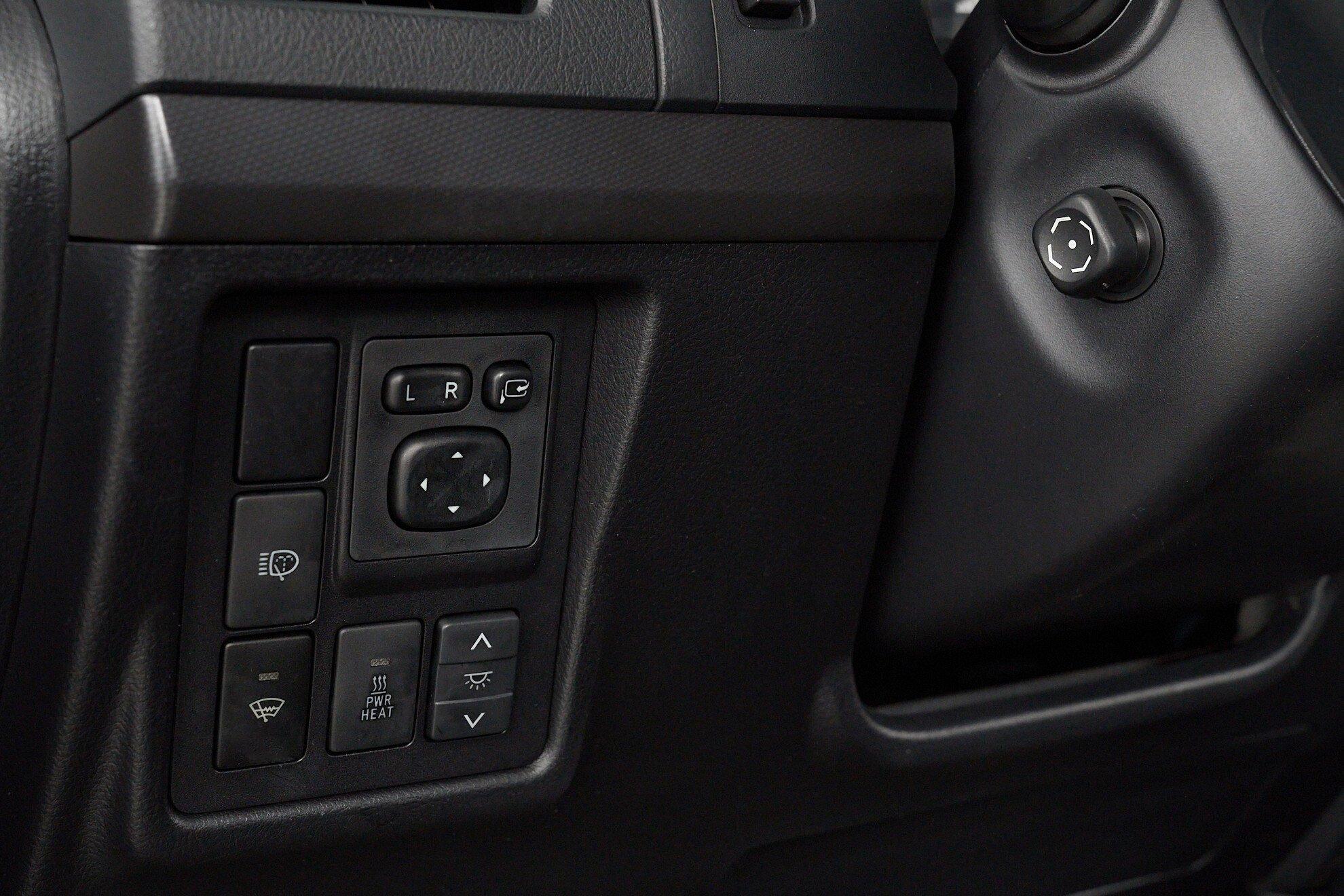 Toyota Land Cruiser Prado 2011, серый