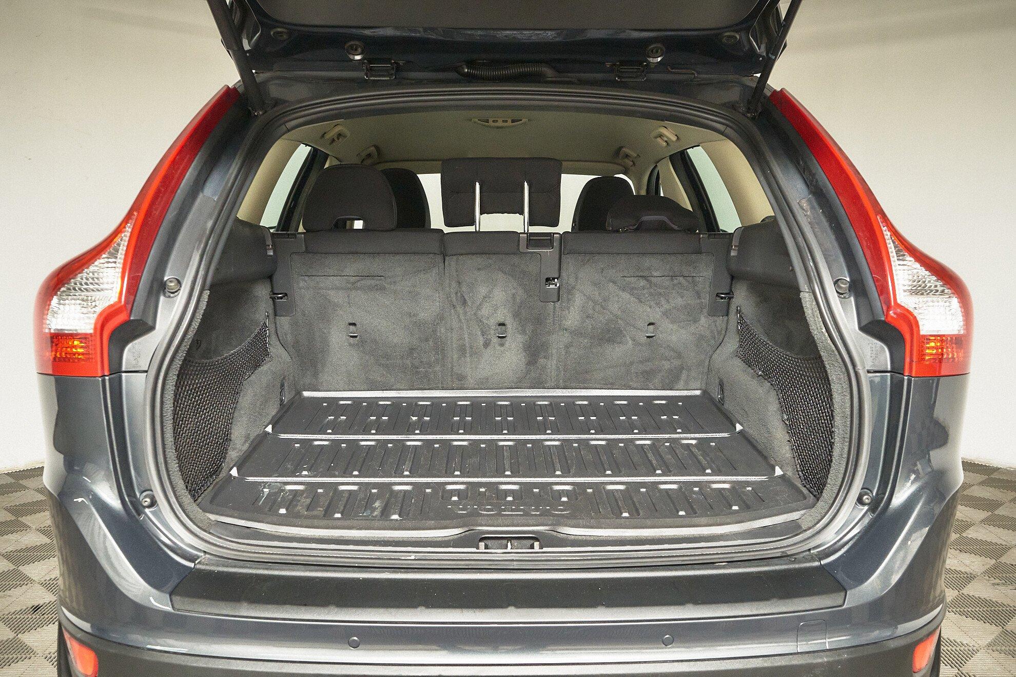 Volvo XC60 2013, серый