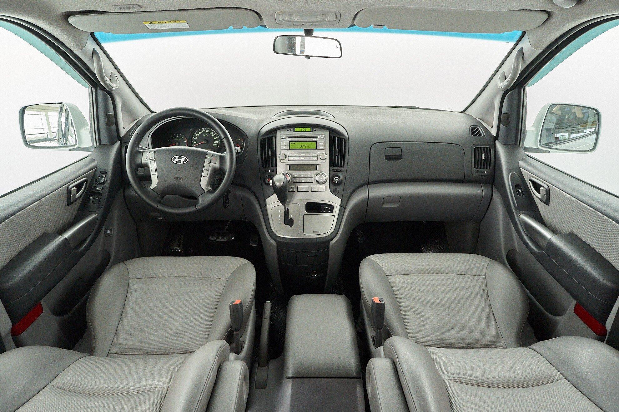Hyundai Grand Starex 2012, белый