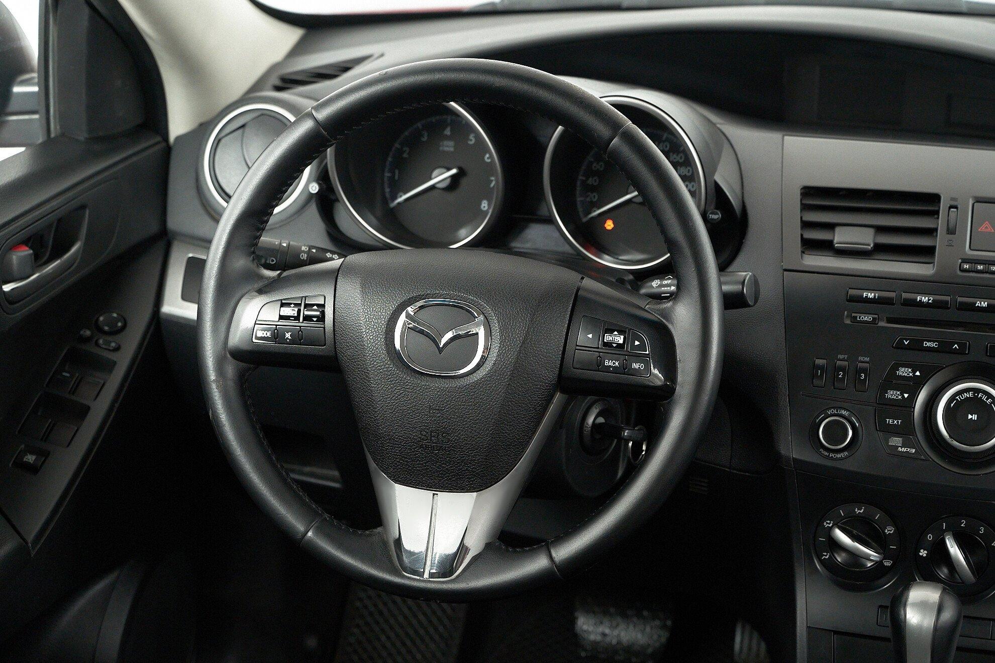 Mazda 3 2011, красный