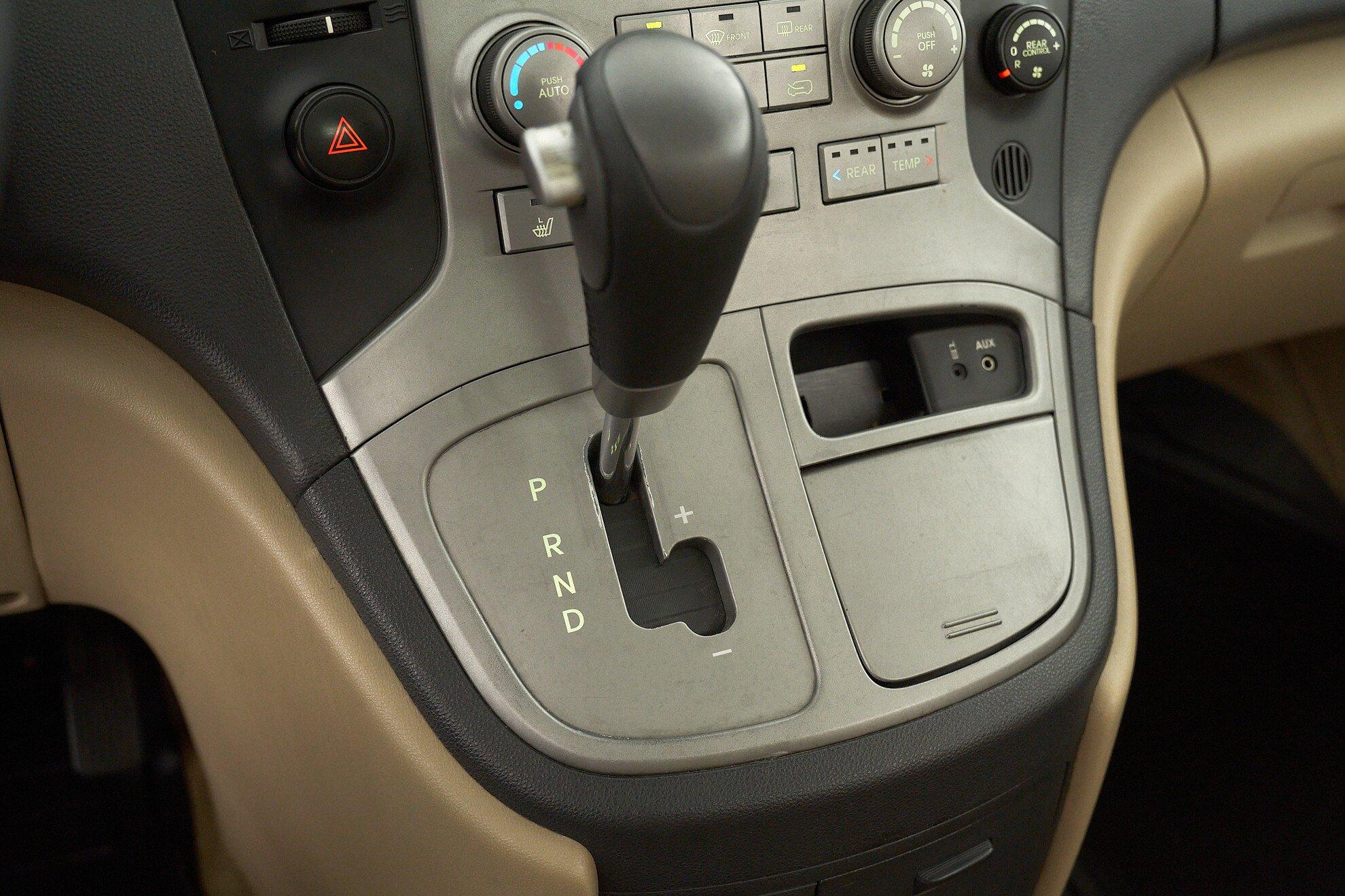 Hyundai Grand Starex 2008, серебряный