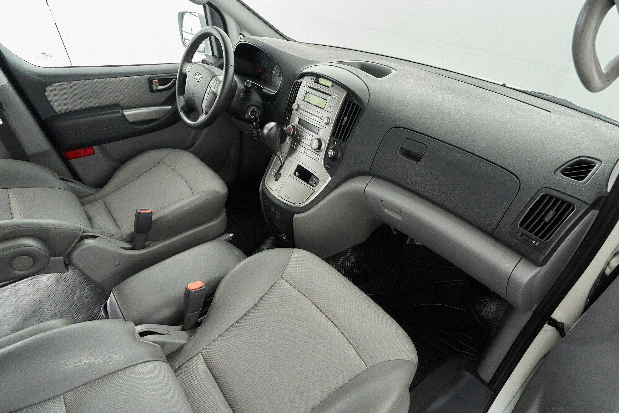 Hyundai Grand Starex 2012, белый